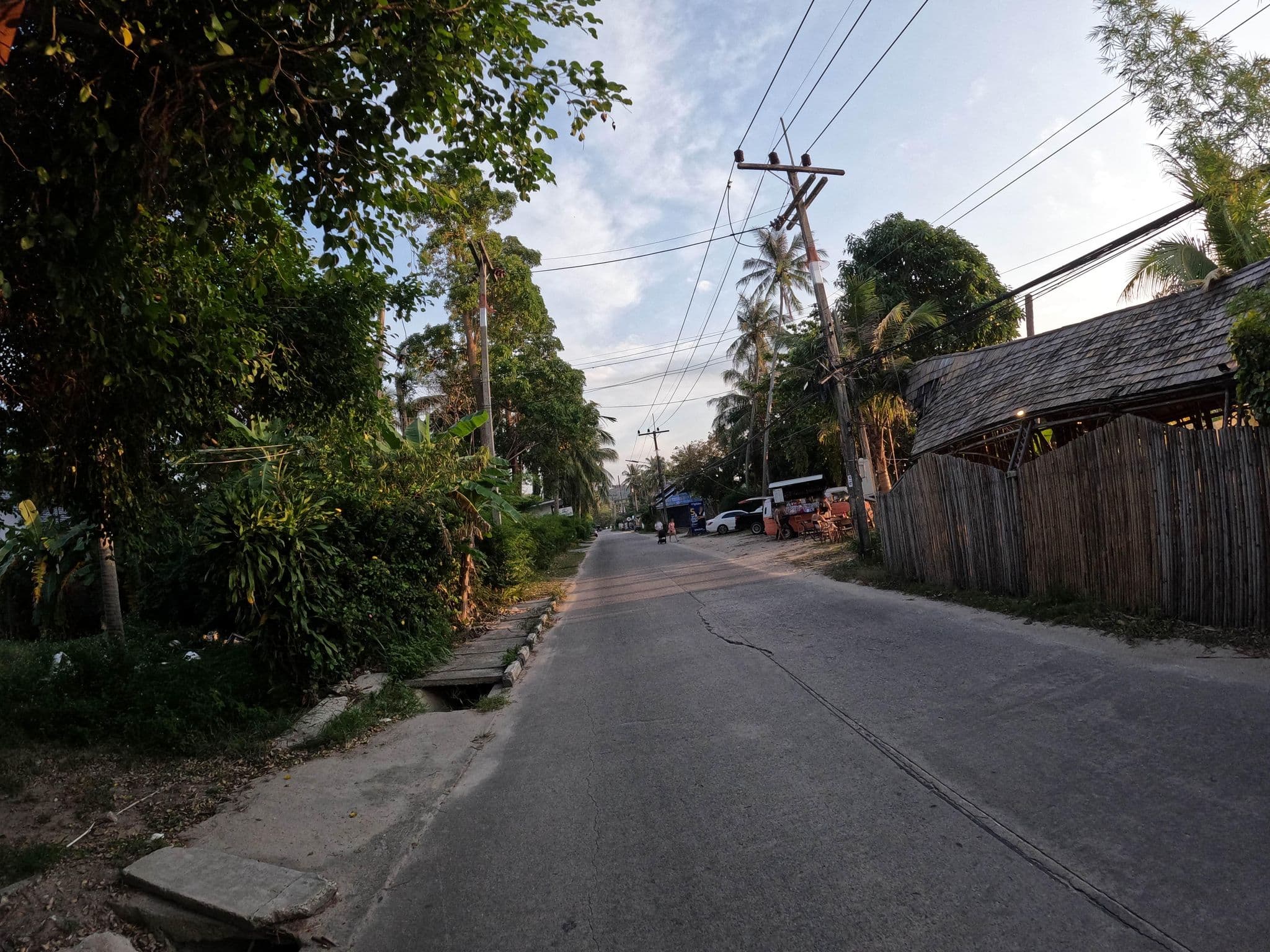 Street view near The Ford Sunset Beach Resort, Ko Pha Ngan — © lucomsky (CC BY-SA · Mapillary)