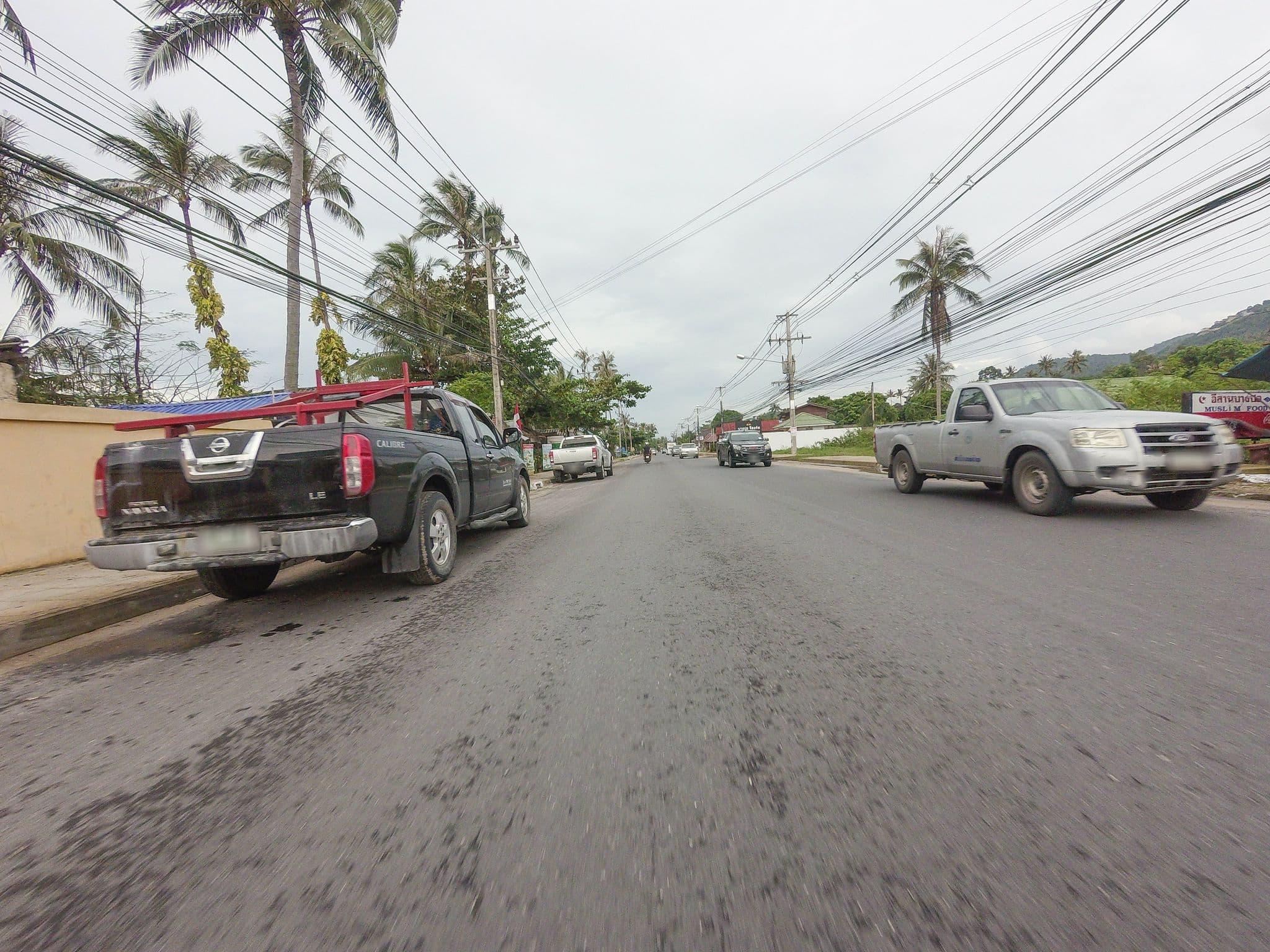 Street view near The White Pearl Beach Club, Ko Samui — © esario (CC BY-SA · Mapillary)