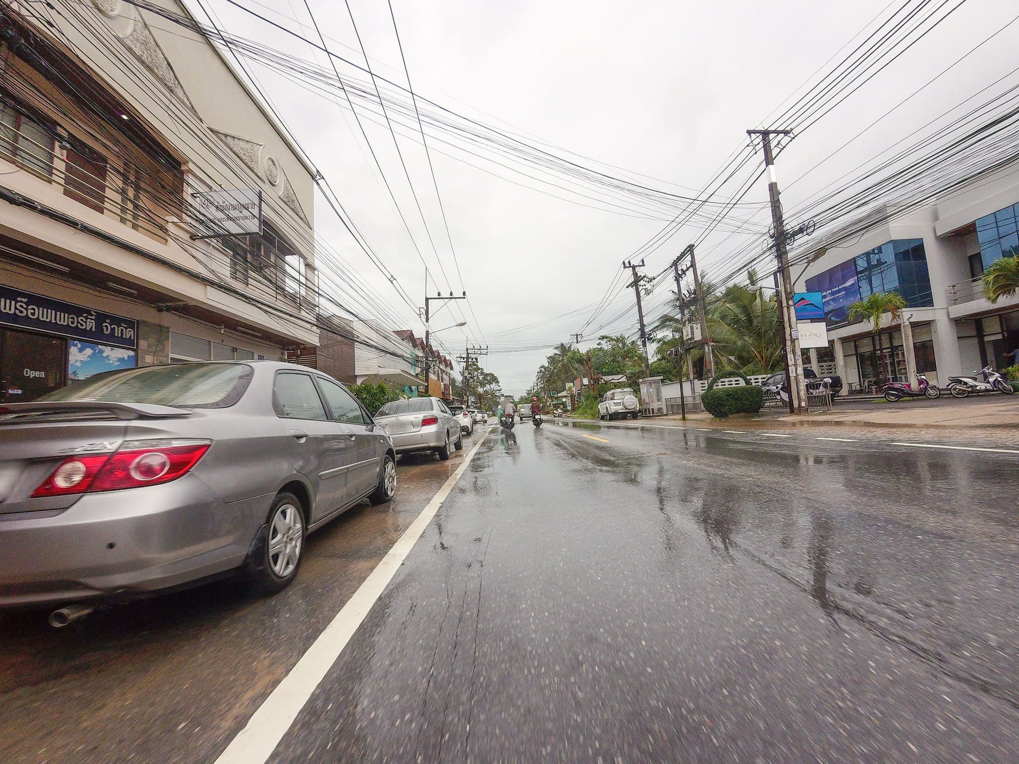 Street view near Kohlidays, Ko Samui — © esario (CC BY-SA · Mapillary)