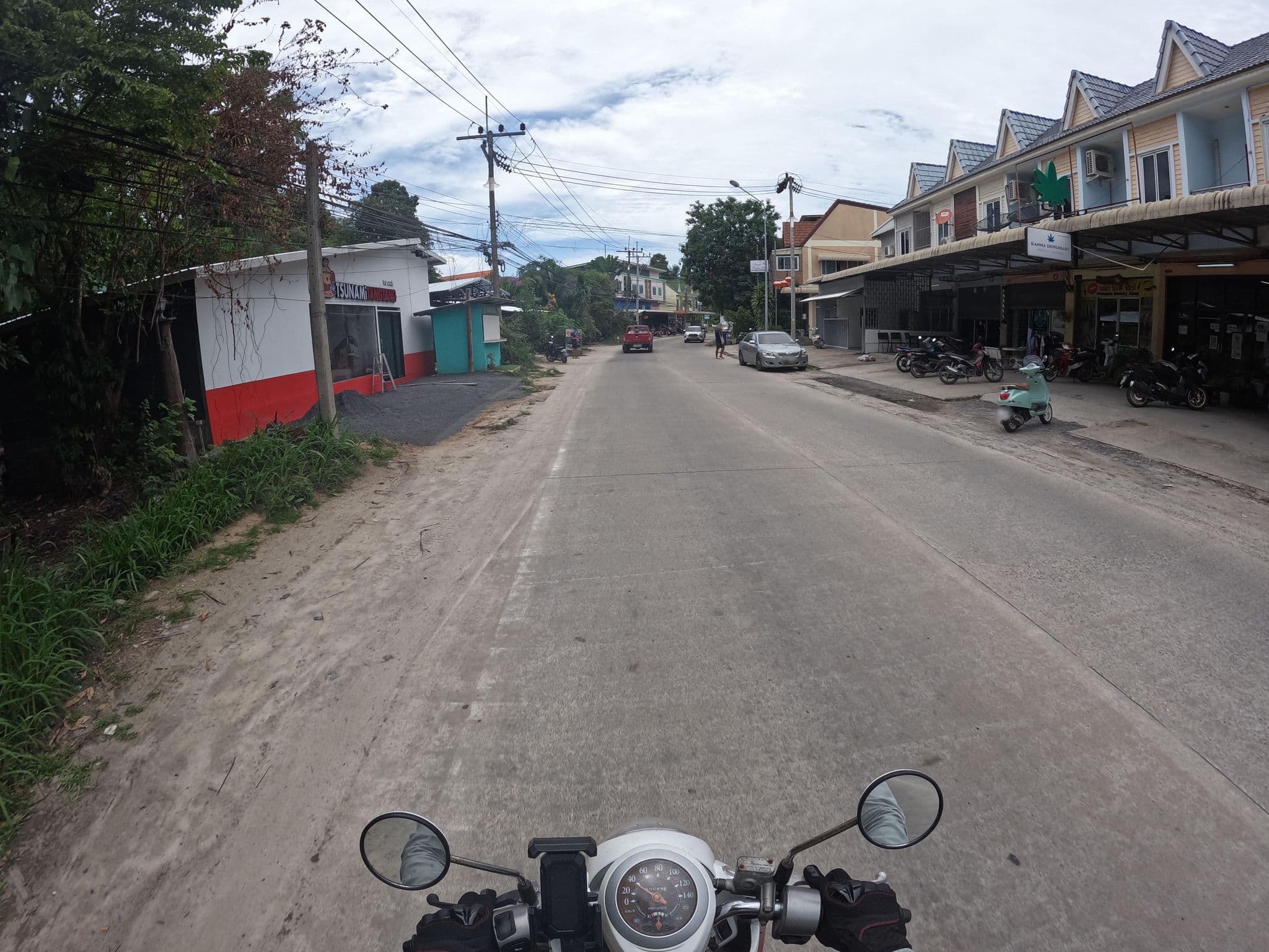 Street view near Araya Boutique Hotel, Ko Pha Ngan — © lucomsky (CC BY-SA · Mapillary)