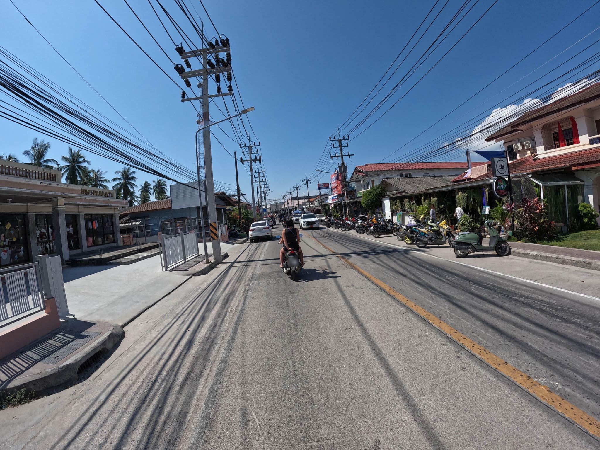 Street view near Sandee Guesthouse, Ko Pha Ngan — © lucomsky (CC BY-SA · Mapillary)