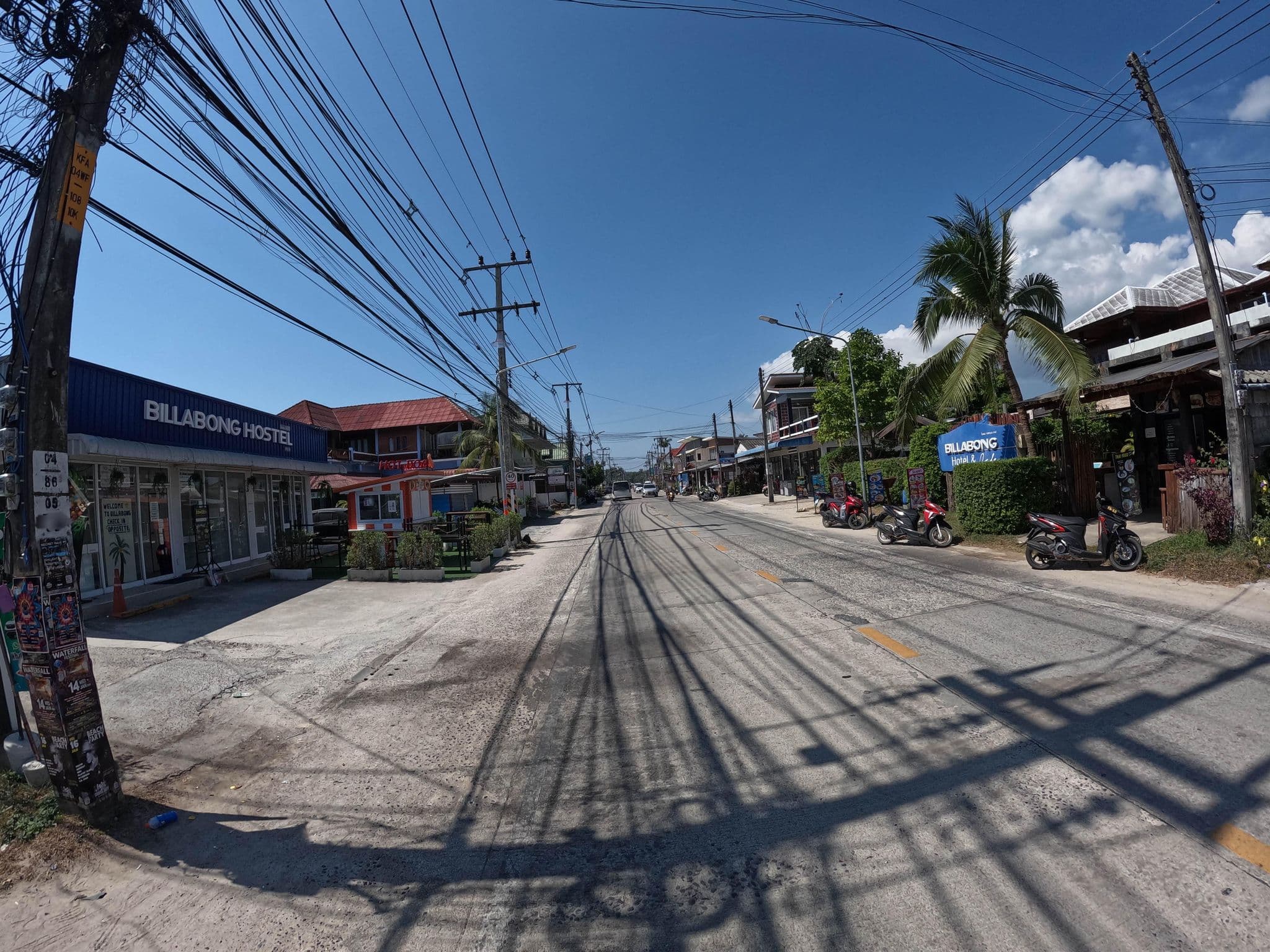 Street view near Cats in Space, Ko Pha Ngan — © lucomsky (CC BY-SA · Mapillary)