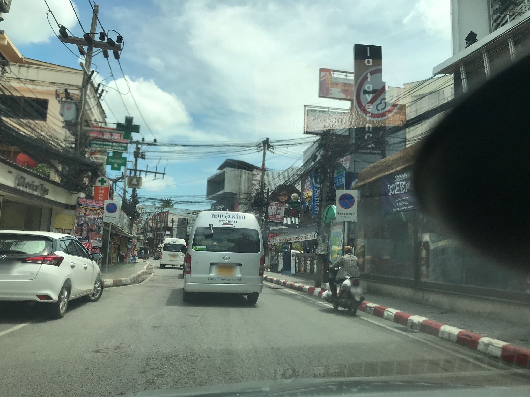 Street view near Phromcharoen Hotel, Ko Samui — © kchere16 (CC BY-SA · Mapillary)