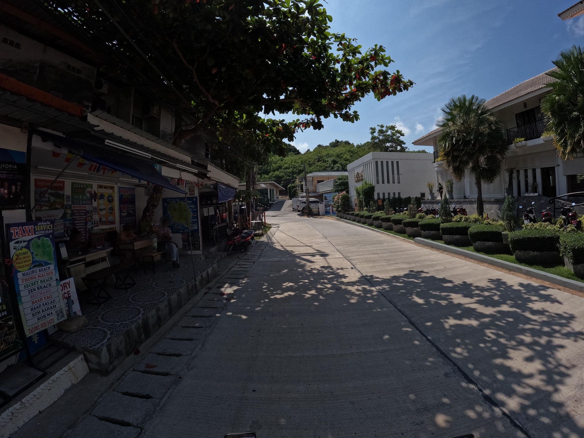Street view near New Room SenJ, Ko Pha Ngan — © lucomsky (CC BY-SA · Mapillary)