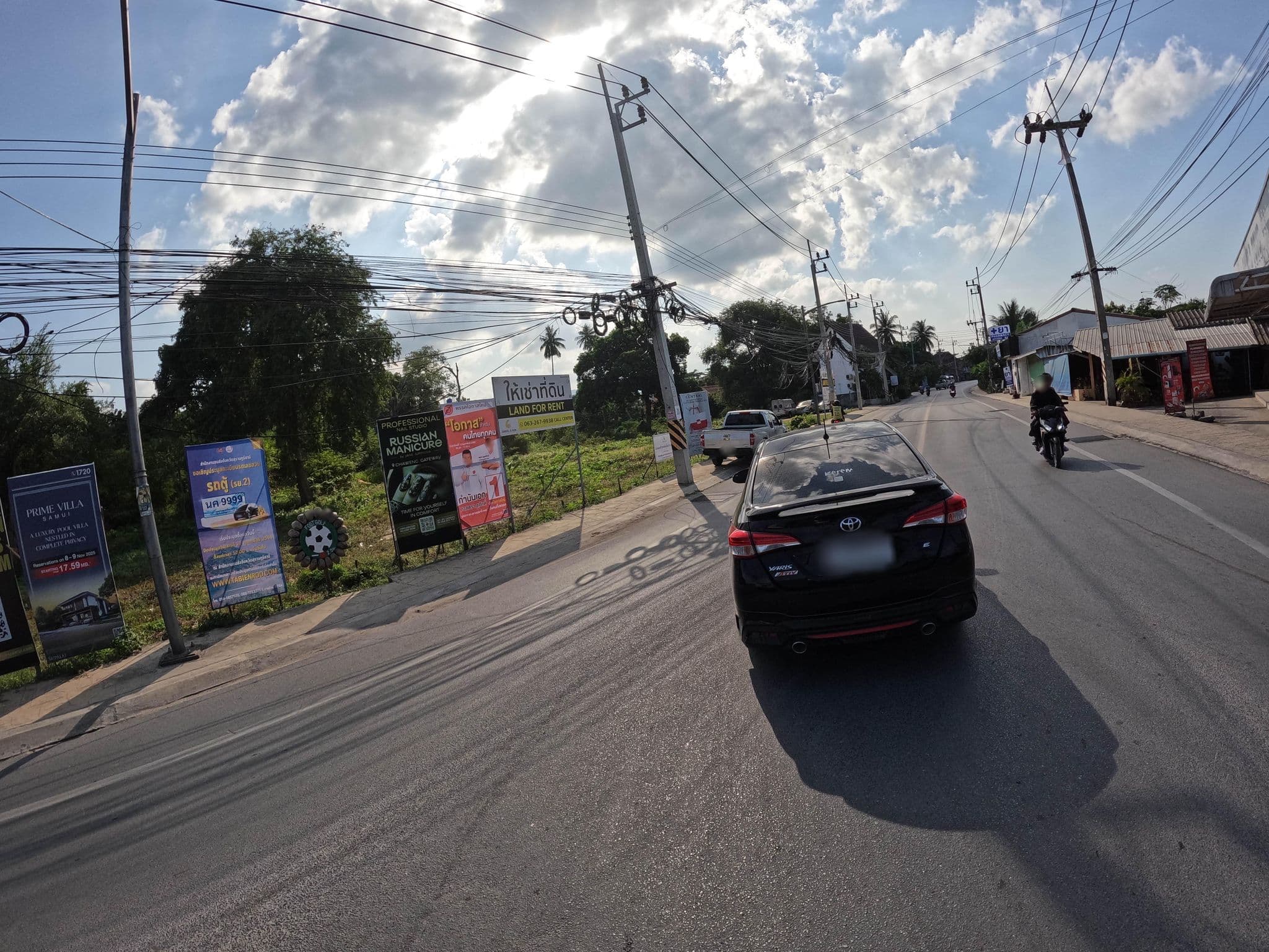 Street view near Samui Emerald Condomeniums, Ko Samui — © lucomsky (CC BY-SA · Mapillary)