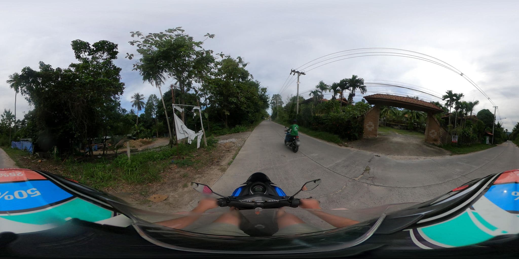 Street view near Khoa Ron Hill Village, Ko Samui — © emseesee (CC BY-SA · Mapillary)