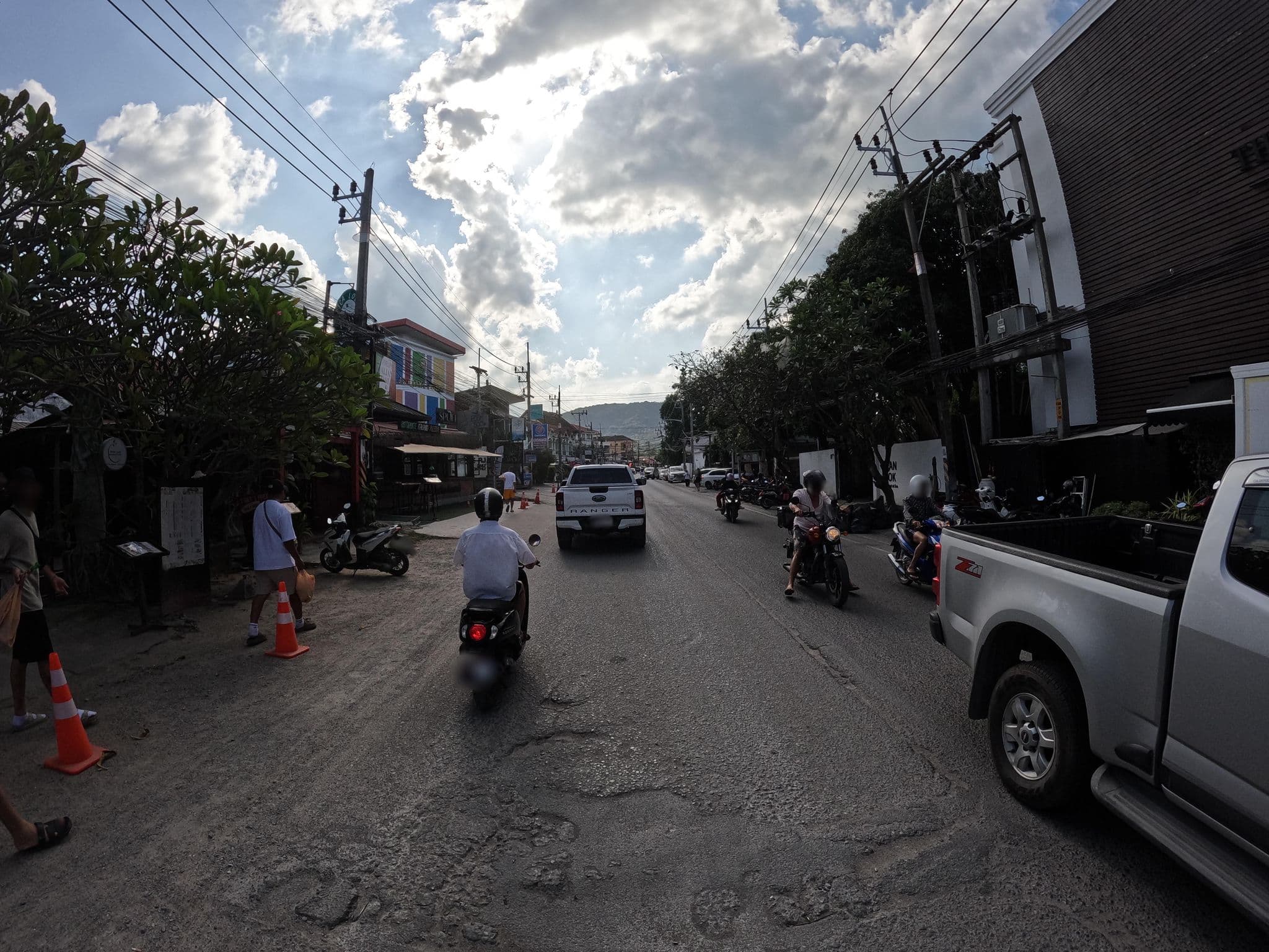 Street view near Baidee Guesthouse, Ko Samui — © lucomsky (CC BY-SA · Mapillary)