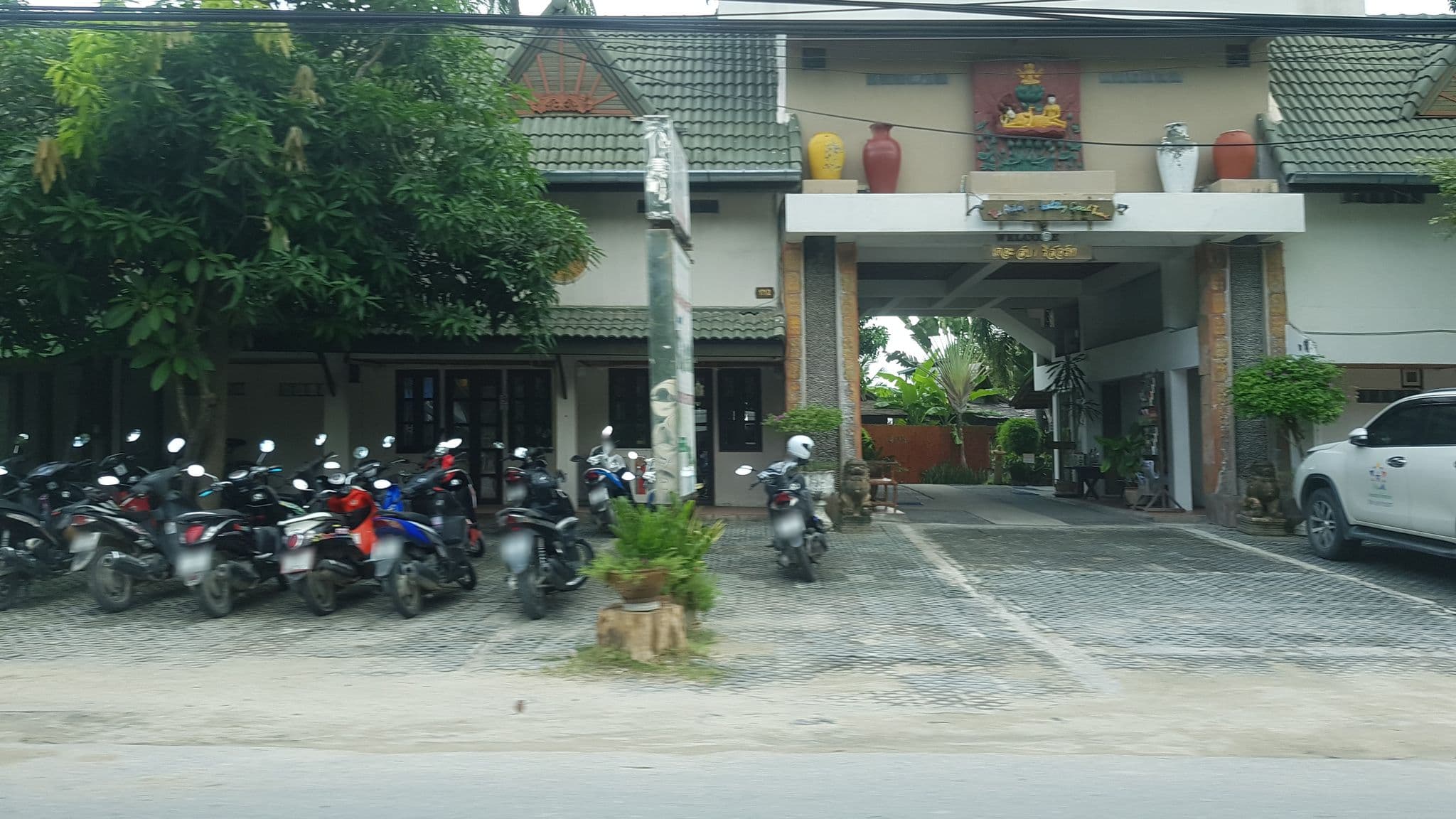 Street view near Spa Resort (Lamai Beach), Ko Samui — © rororo (CC BY-SA · Mapillary)