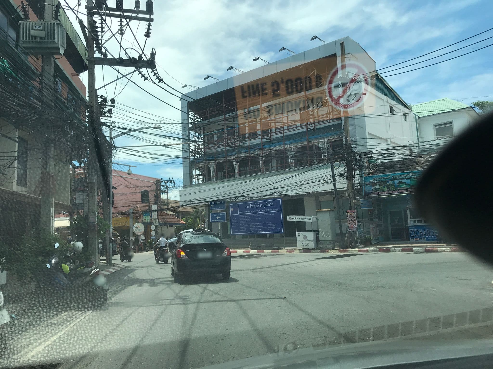 Street view near Hello Backpackers Hostel, Ko Samui — © kchere16 (CC BY-SA · Mapillary)