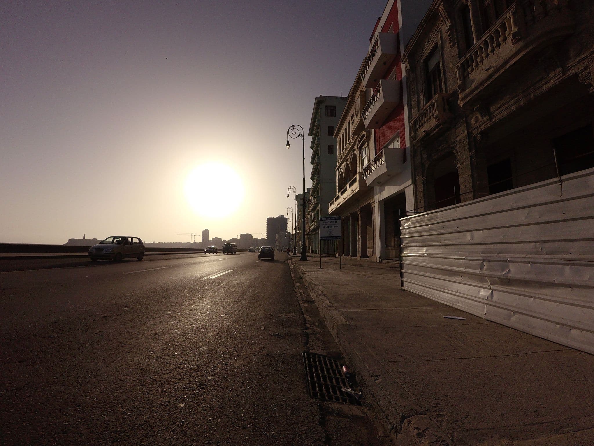 Street view near Malecon 501, Centro Habana