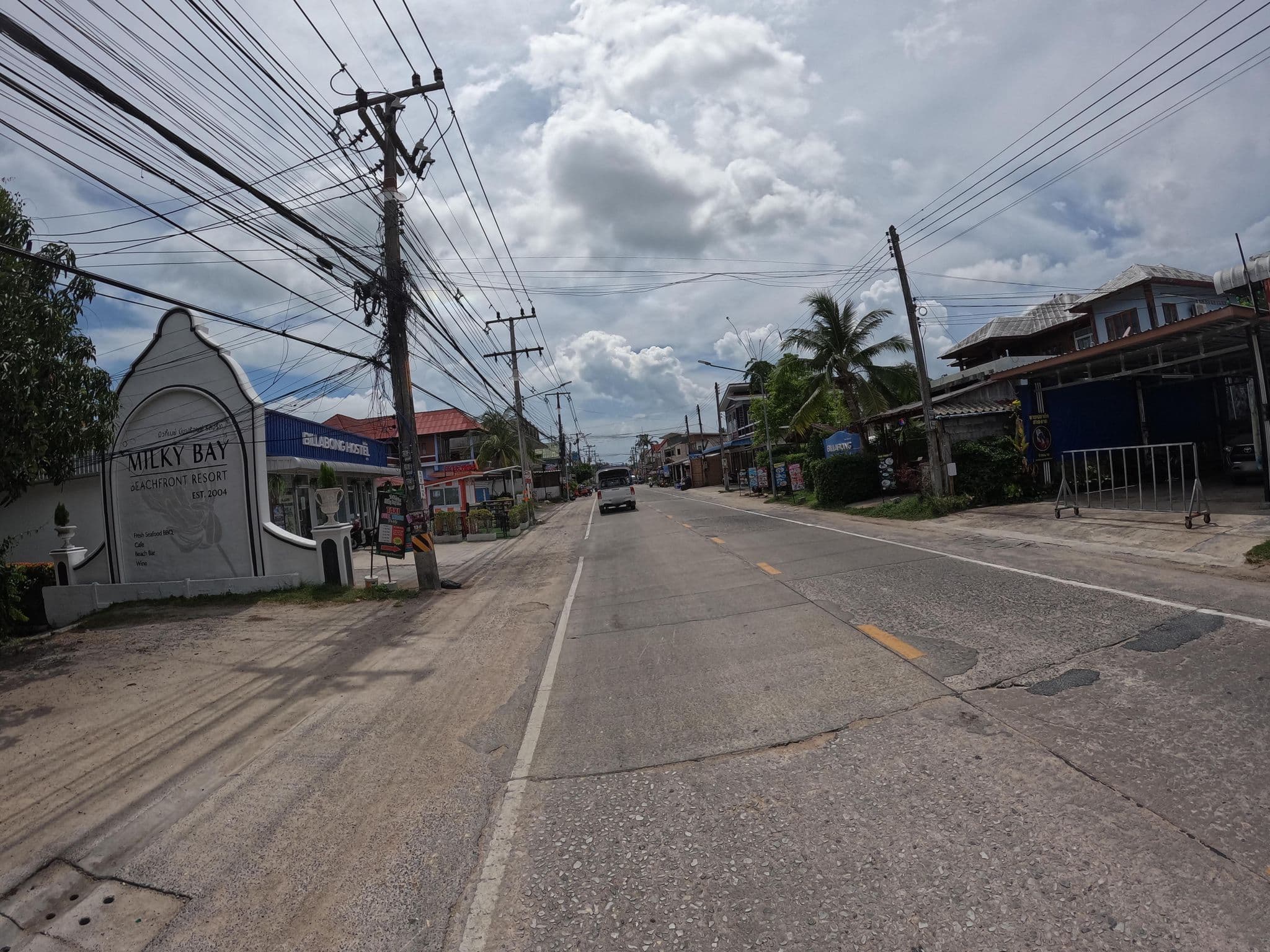 Street view near A1 Koh Phangan Guesthouse & Hostel, Ko Pha Ngan — © lucomsky (CC BY-SA · Mapillary)
