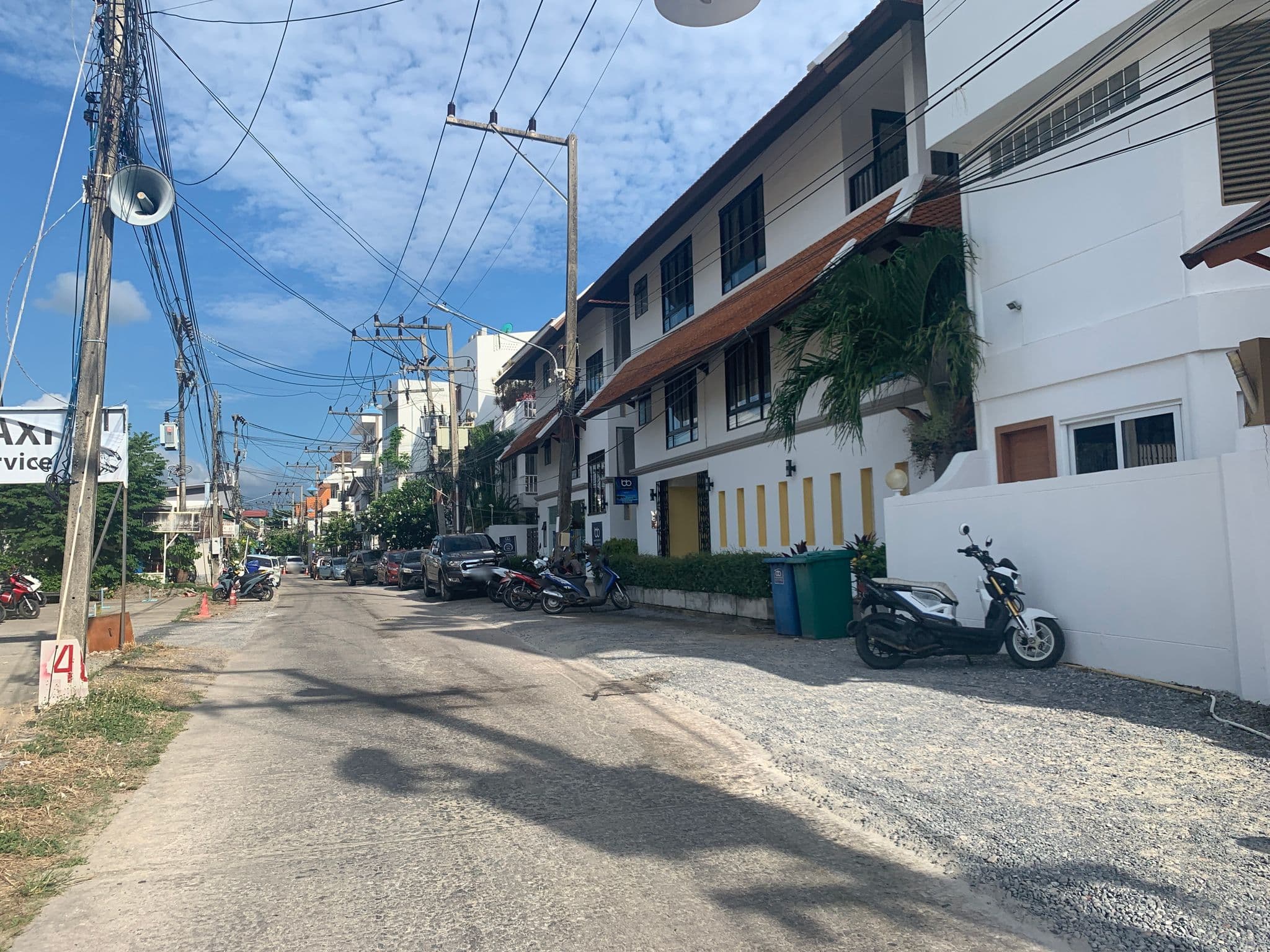 Street view near Baan Bophut, Ko Samui — © emseesee (CC BY-SA · Mapillary)