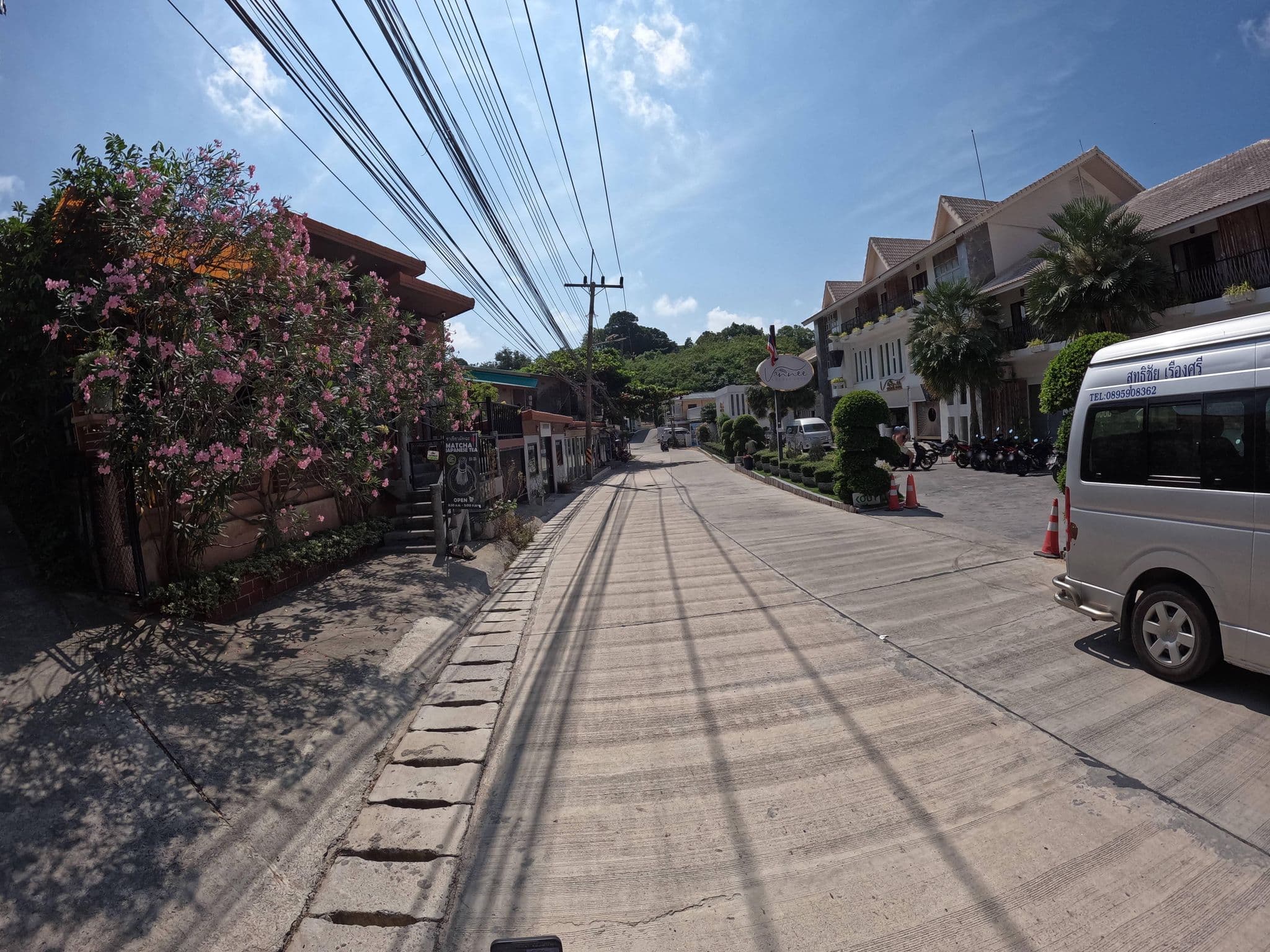 Street view near Pooltrap, Ko Pha Ngan — © lucomsky (CC BY-SA · Mapillary)