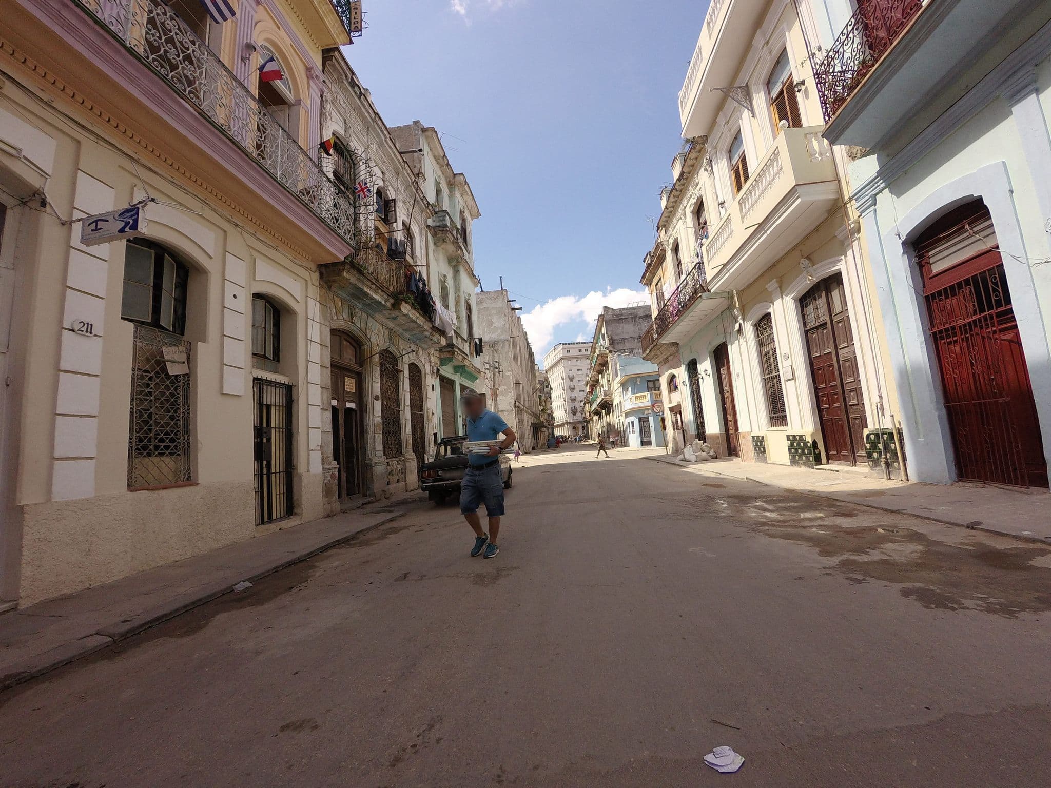 Street view near Hostal Virtudes 216, Centro Habana