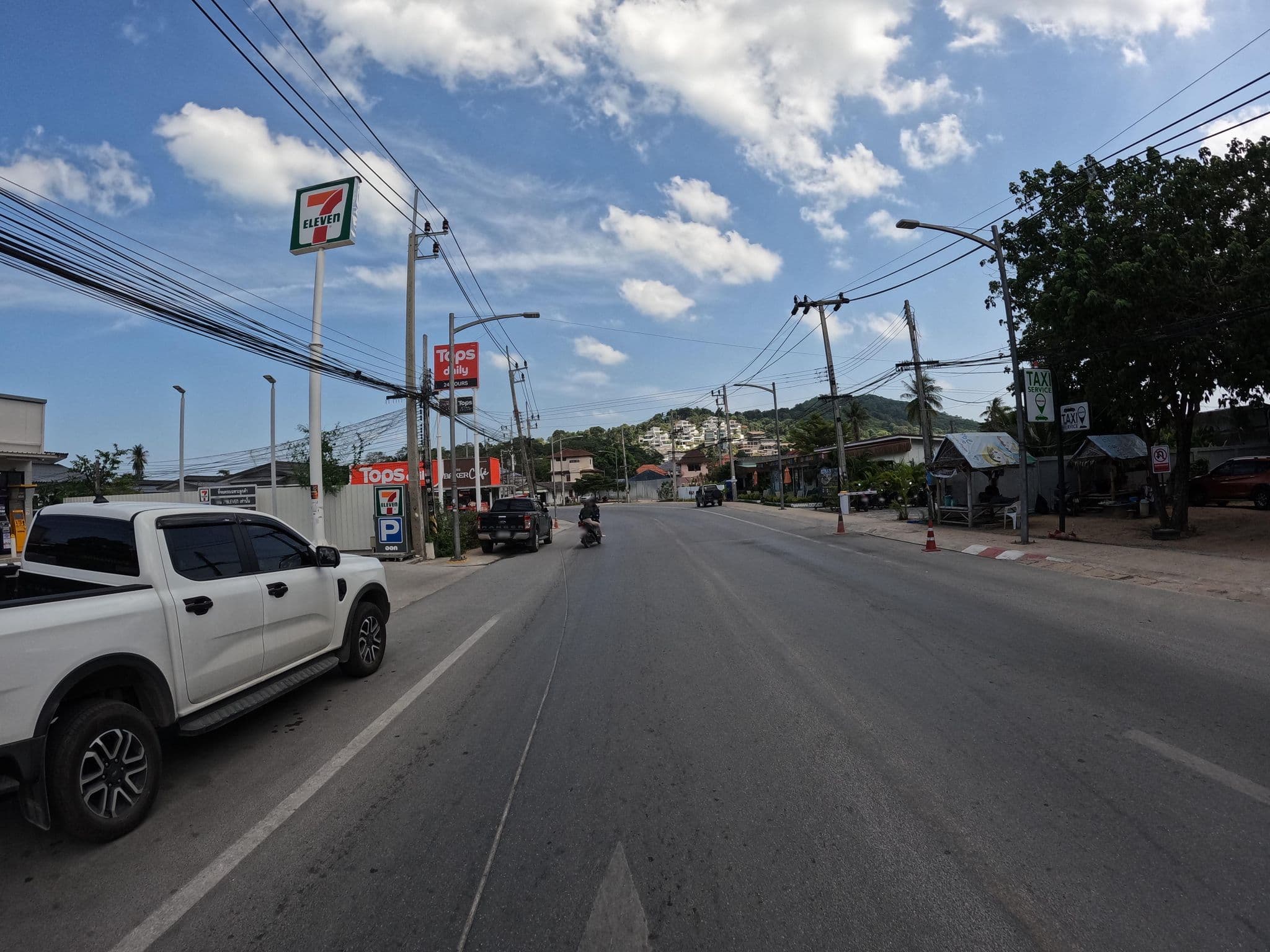 Street view near Maya Resort, Ko Samui — © lucomsky (CC BY-SA · Mapillary)