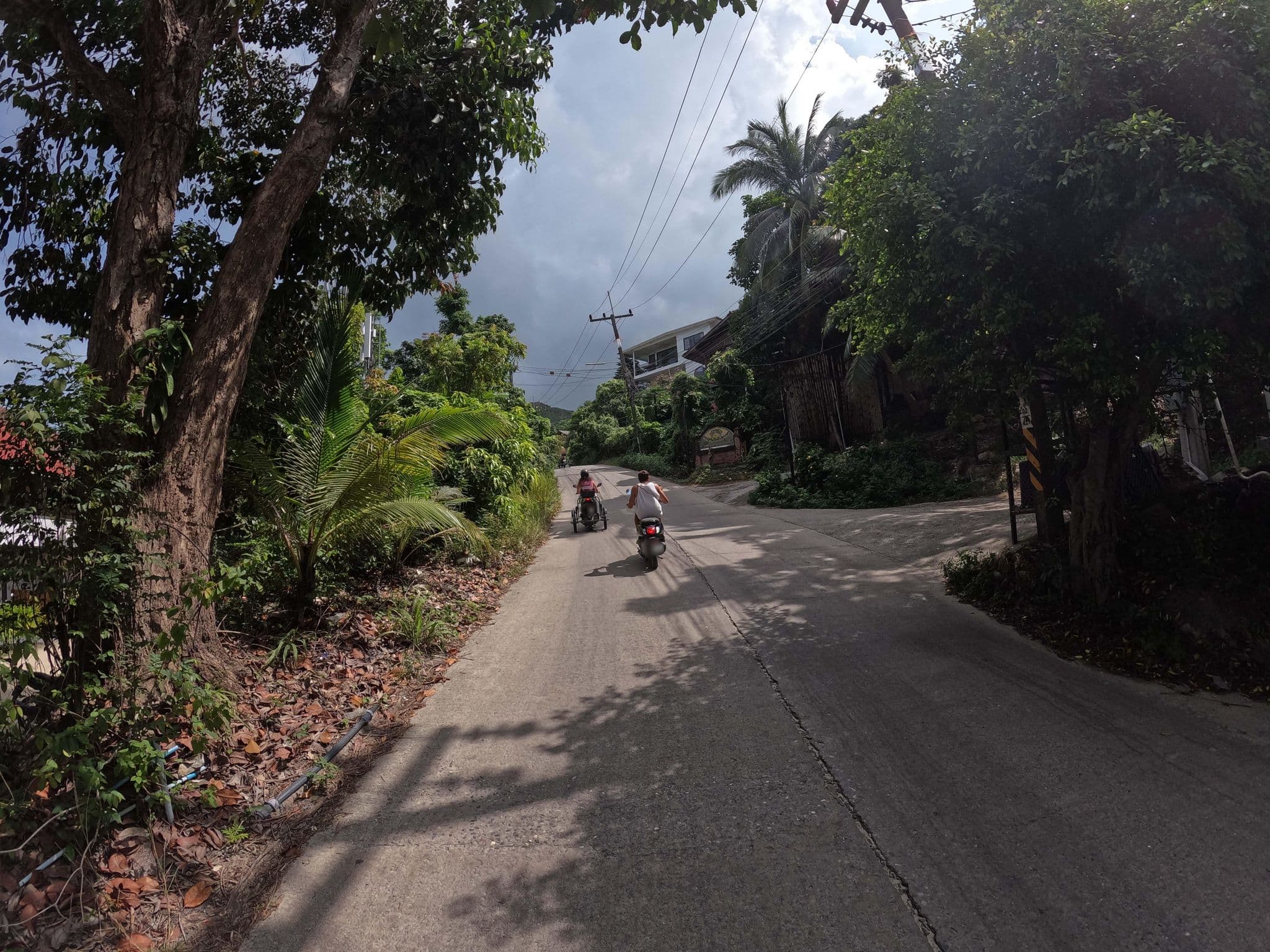 Street view near Haad Yao Over Bay Resort, Ko Pha Ngan — © lucomsky (CC BY-SA · Mapillary)