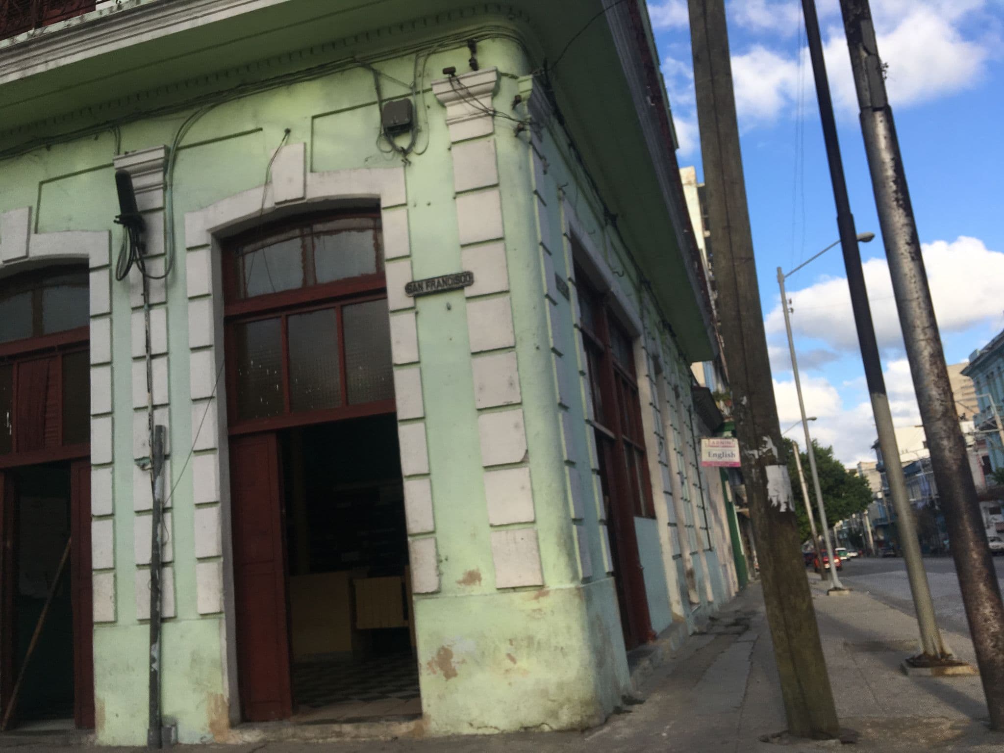 Street view near El Cuarto de Tula, Havana