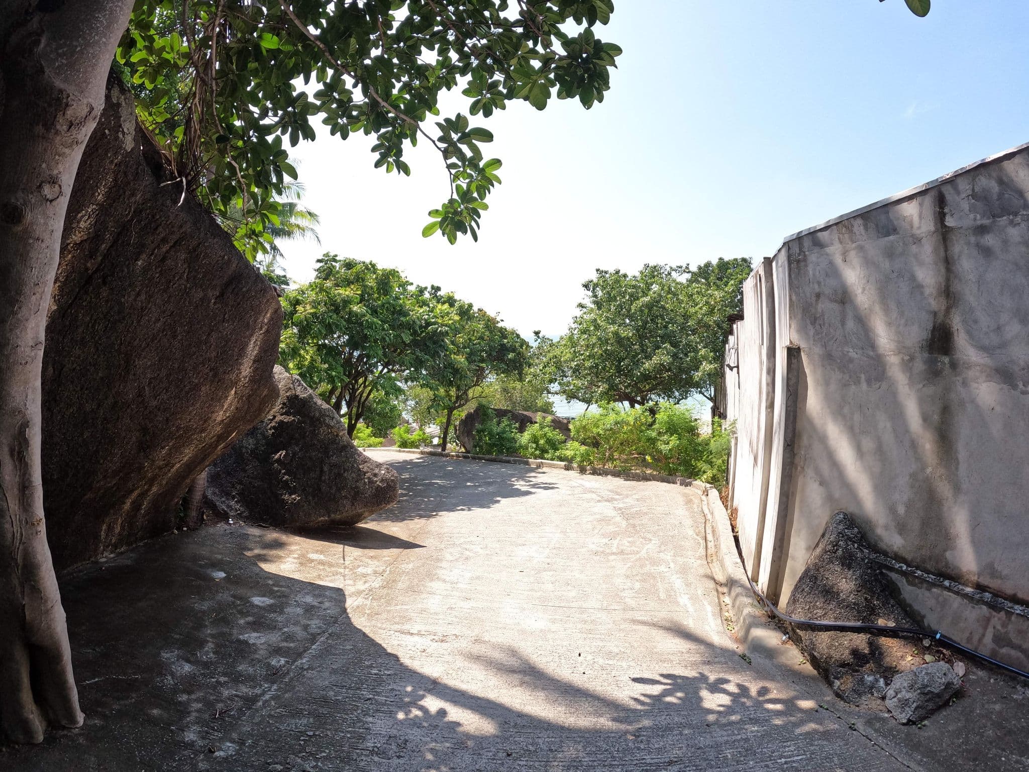 Street view near Cabin Beach Resort, Ko Pha Ngan — © lucomsky (CC BY-SA · Mapillary)