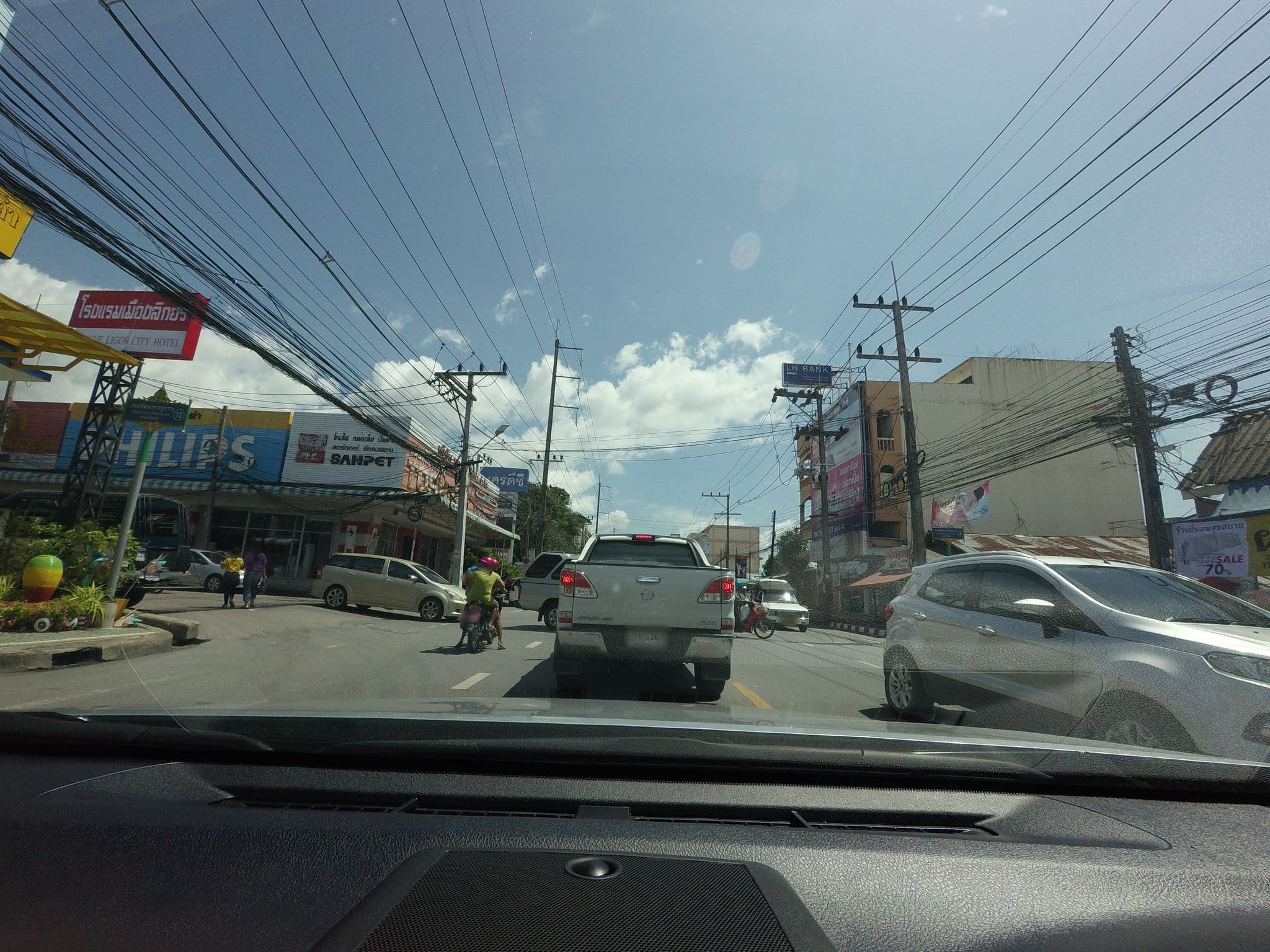 Street view near โรงแรมไทยทักษิณ, Nakhon Si Thammarat — © mishari (CC BY-SA · Mapillary)