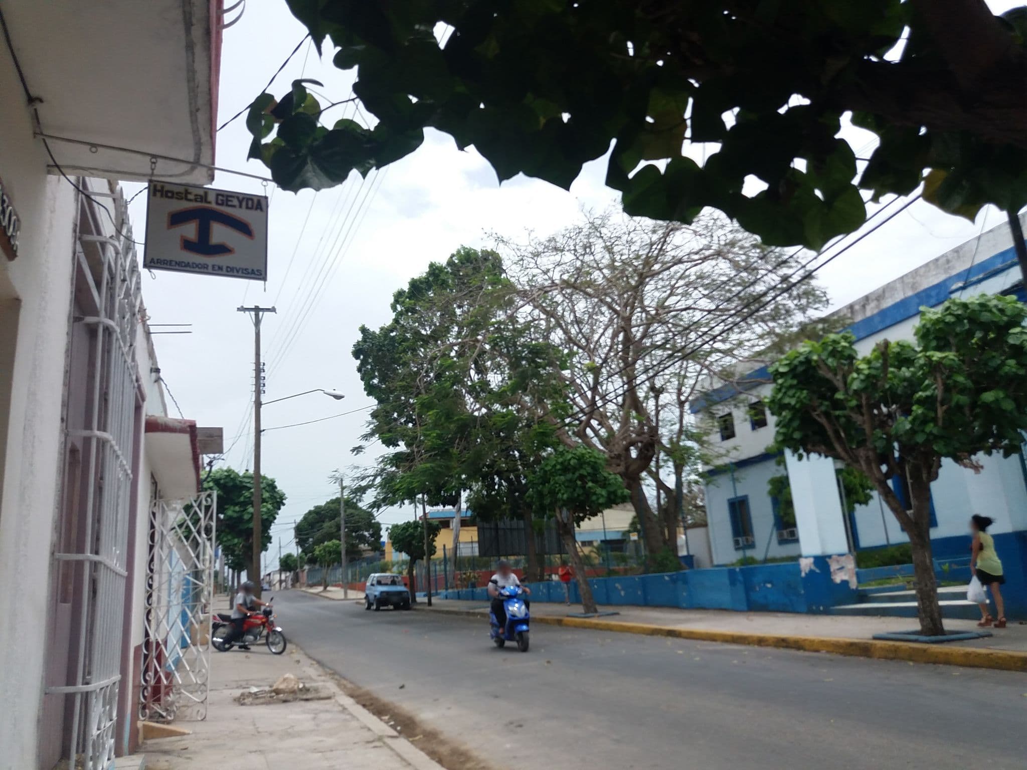Street view near Hostal Geyda, Cienfuegos