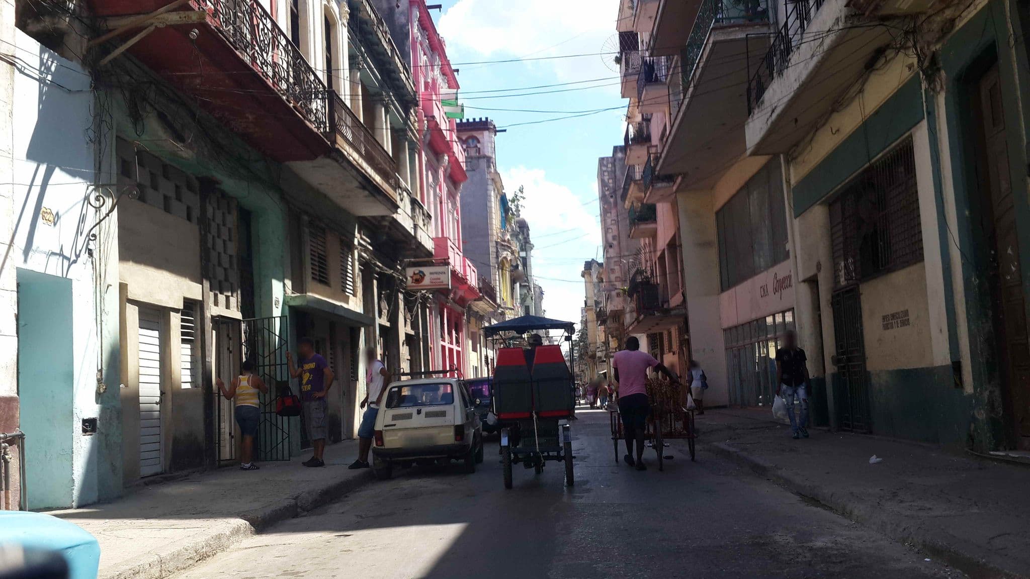 Street view near Casa Alba, Centro Habana