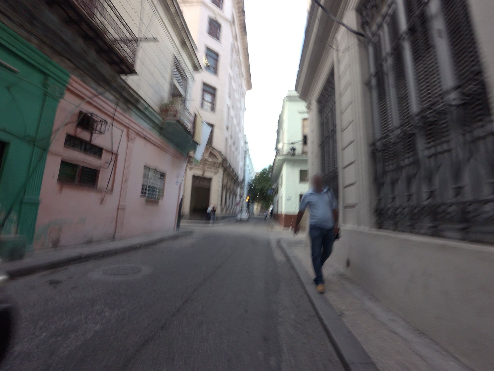 Street view near Casa Joaquin y Martha, La Habana Vieja