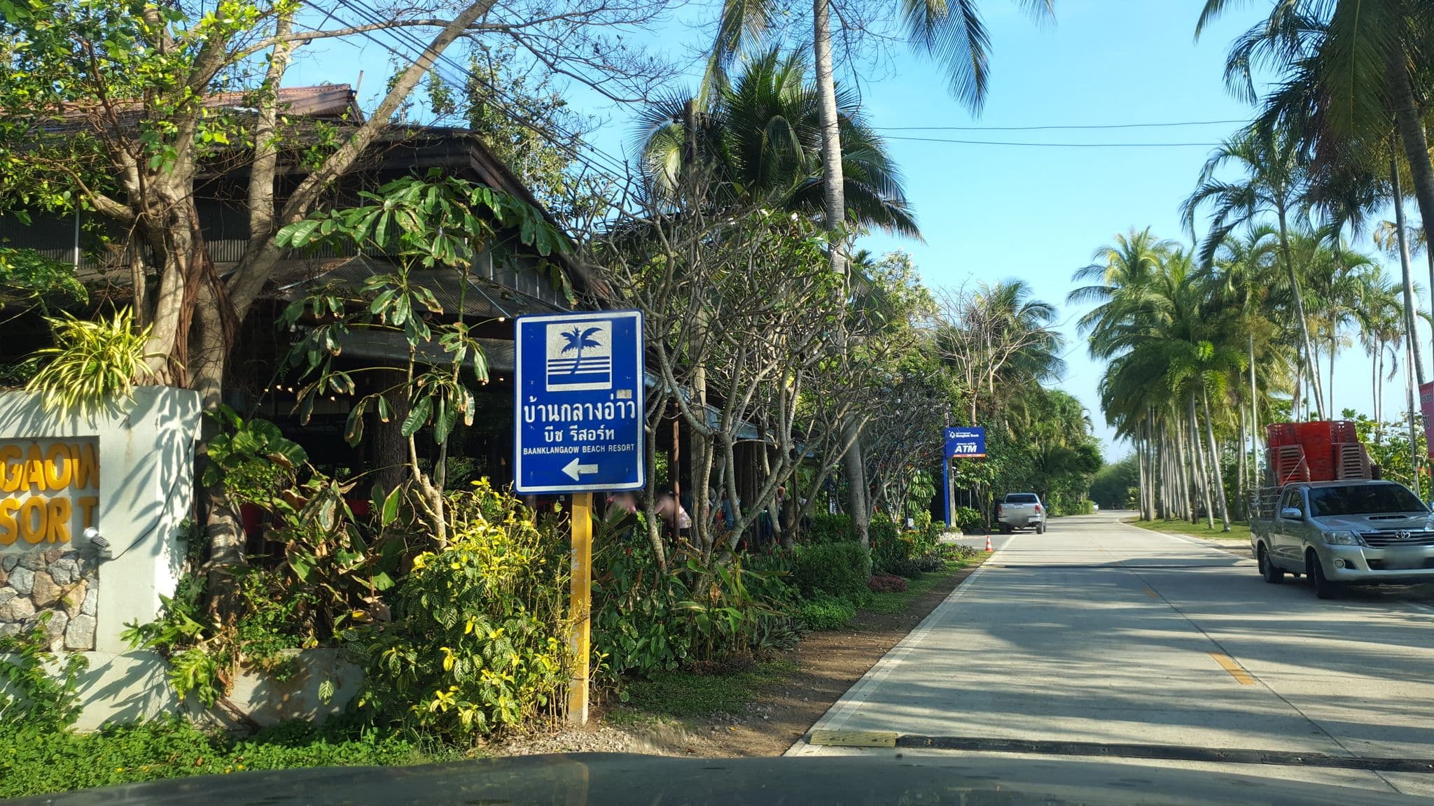 Street view near บ้านกลางอ่าวบีชรีสอร์ท บ้านกรูด, Bang Saphan — © jrcarlsen (CC BY-SA · Mapillary)