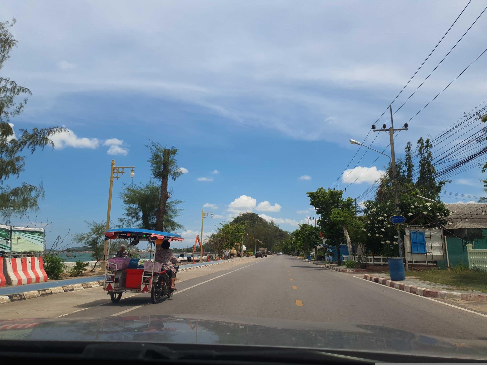 Street view near บ้านไทฮัท, Prachuap Khiri Khan — © jrcarlsen (CC BY-SA · Mapillary)