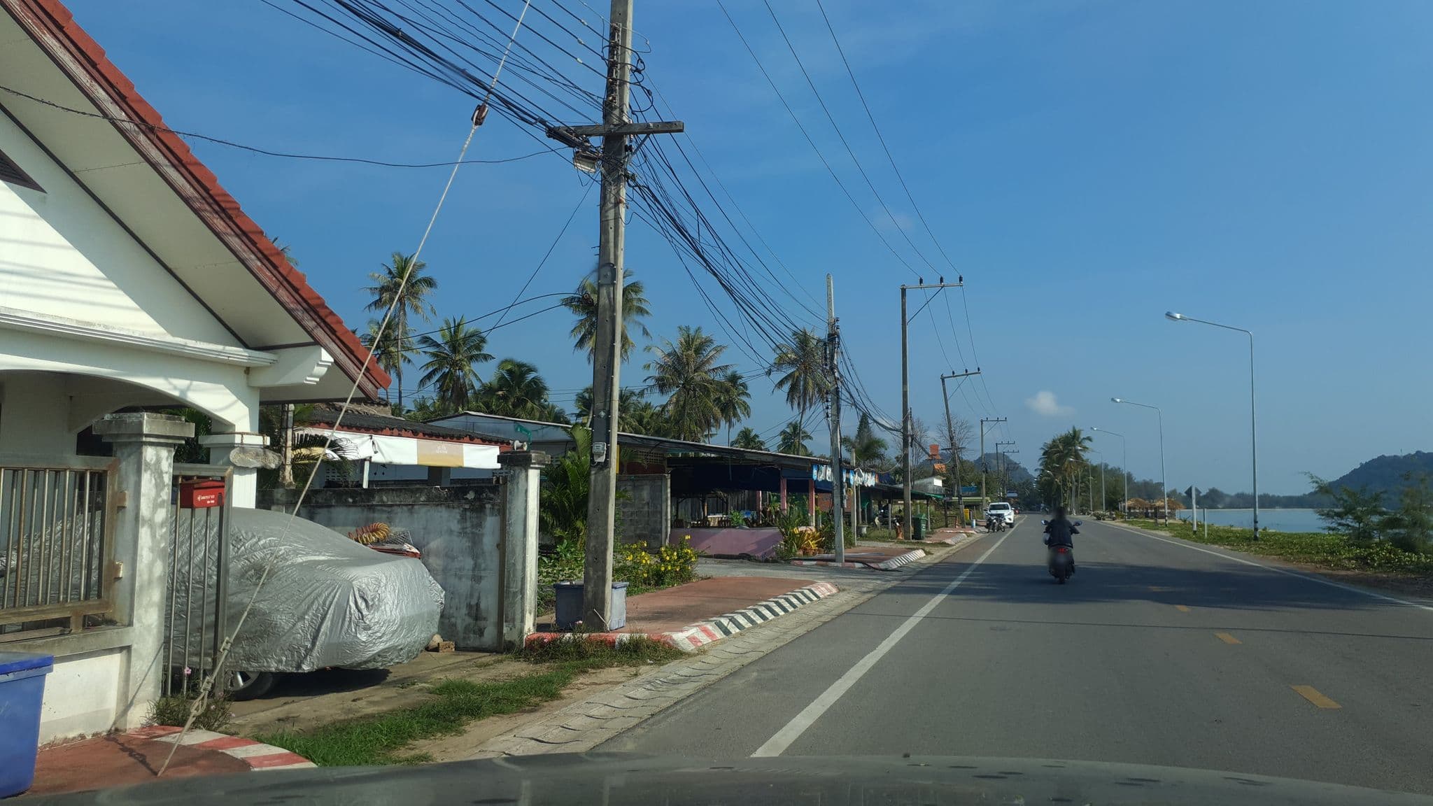 Street view near เลียบนที Resort, Bang Saphan — © jrcarlsen (CC BY-SA · Mapillary)