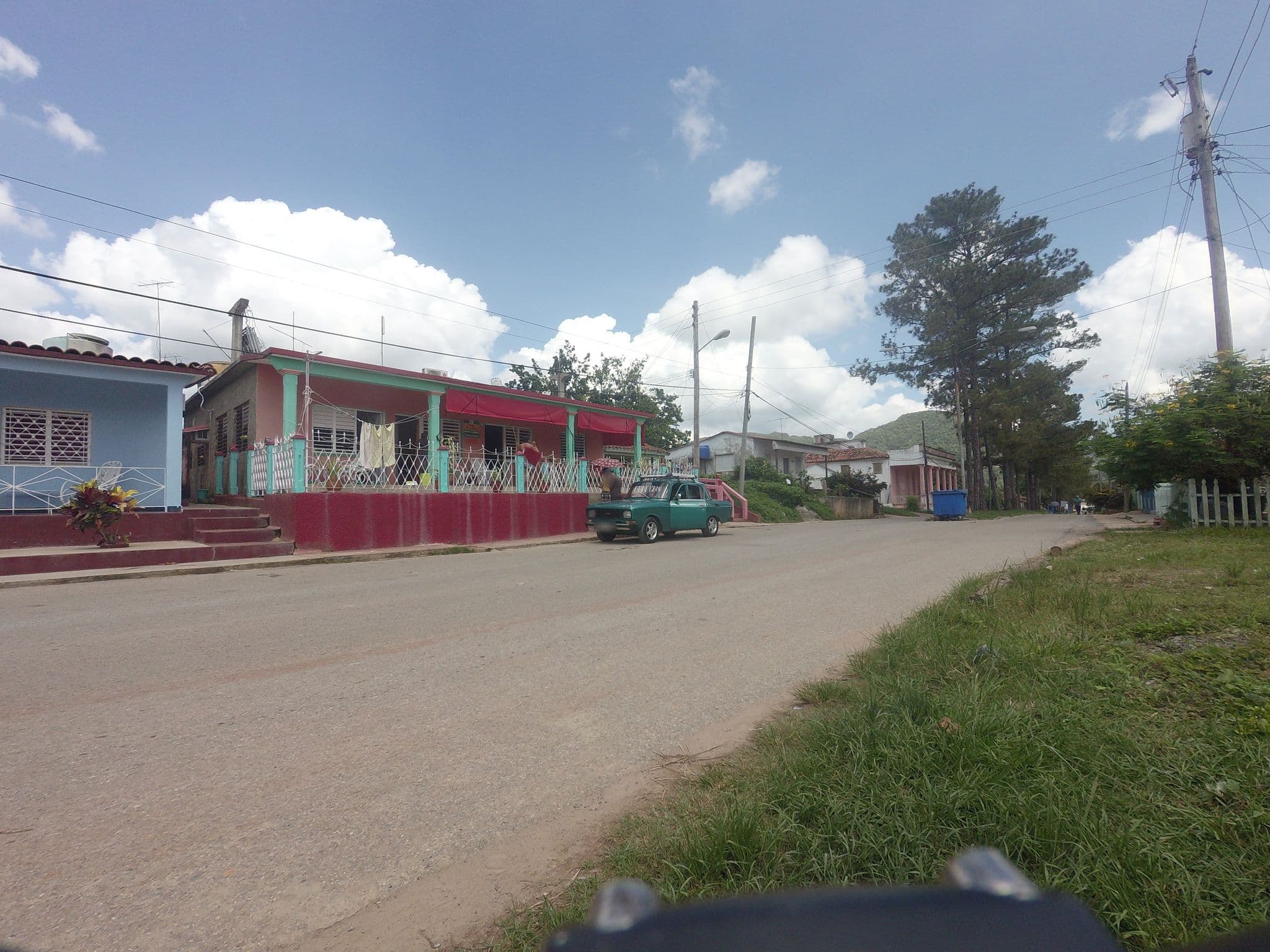 Street view near Casa Dianelys y El Negro, Viñales