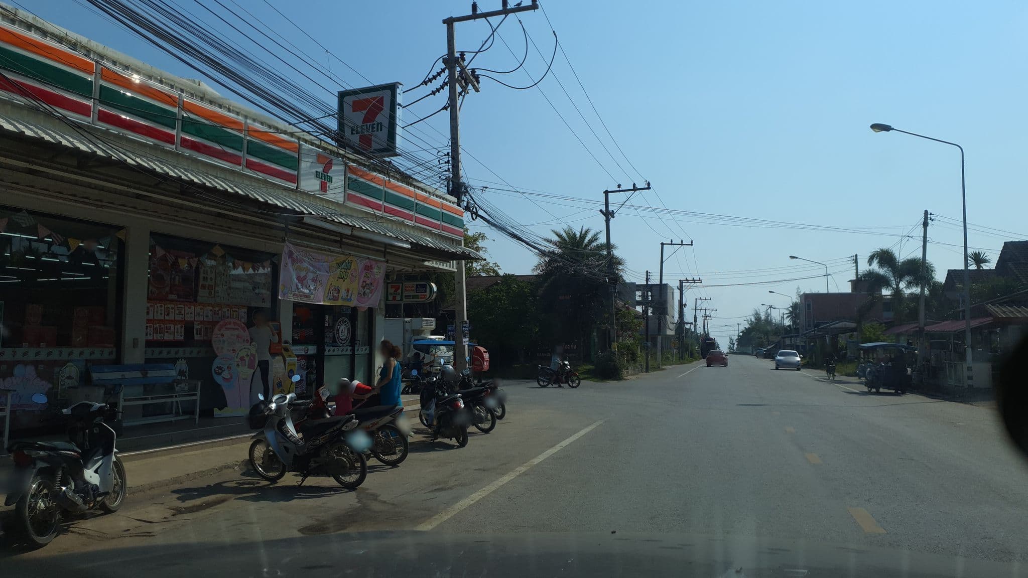 Street view near บ้านกรูด บีบี รีสอร์ท, Bang Saphan — © jrcarlsen (CC BY-SA · Mapillary)