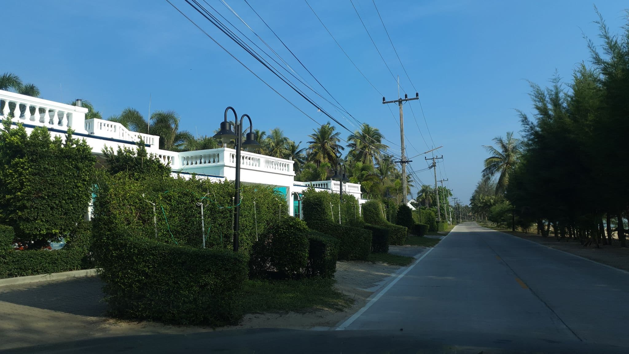 Street view near Ban Glai Now Resort, Bang Saphan — © jrcarlsen (CC BY-SA · Mapillary)