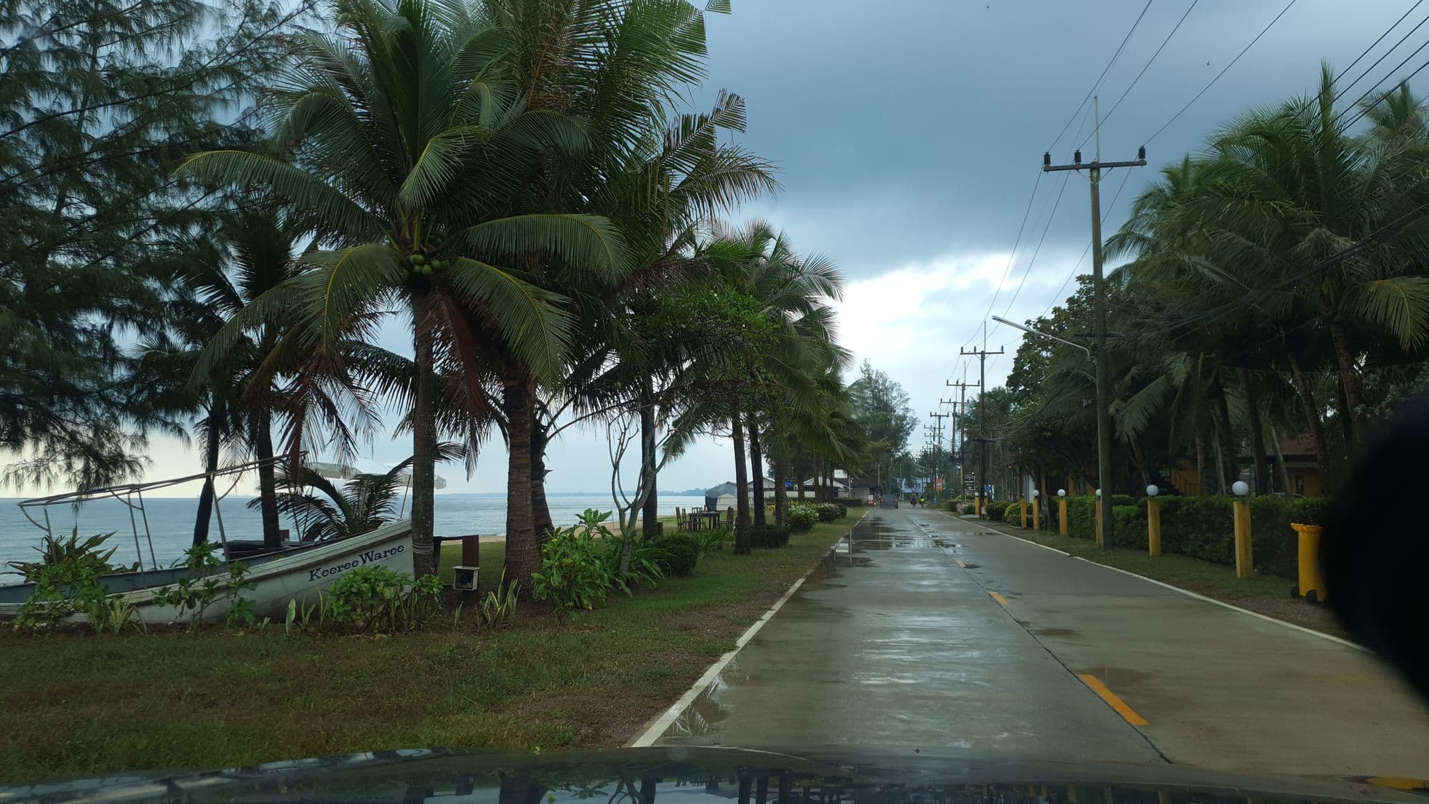 Street view near D Varee Diva Ban Krut, Bang Saphan — © jrcarlsen (CC BY-SA · Mapillary)