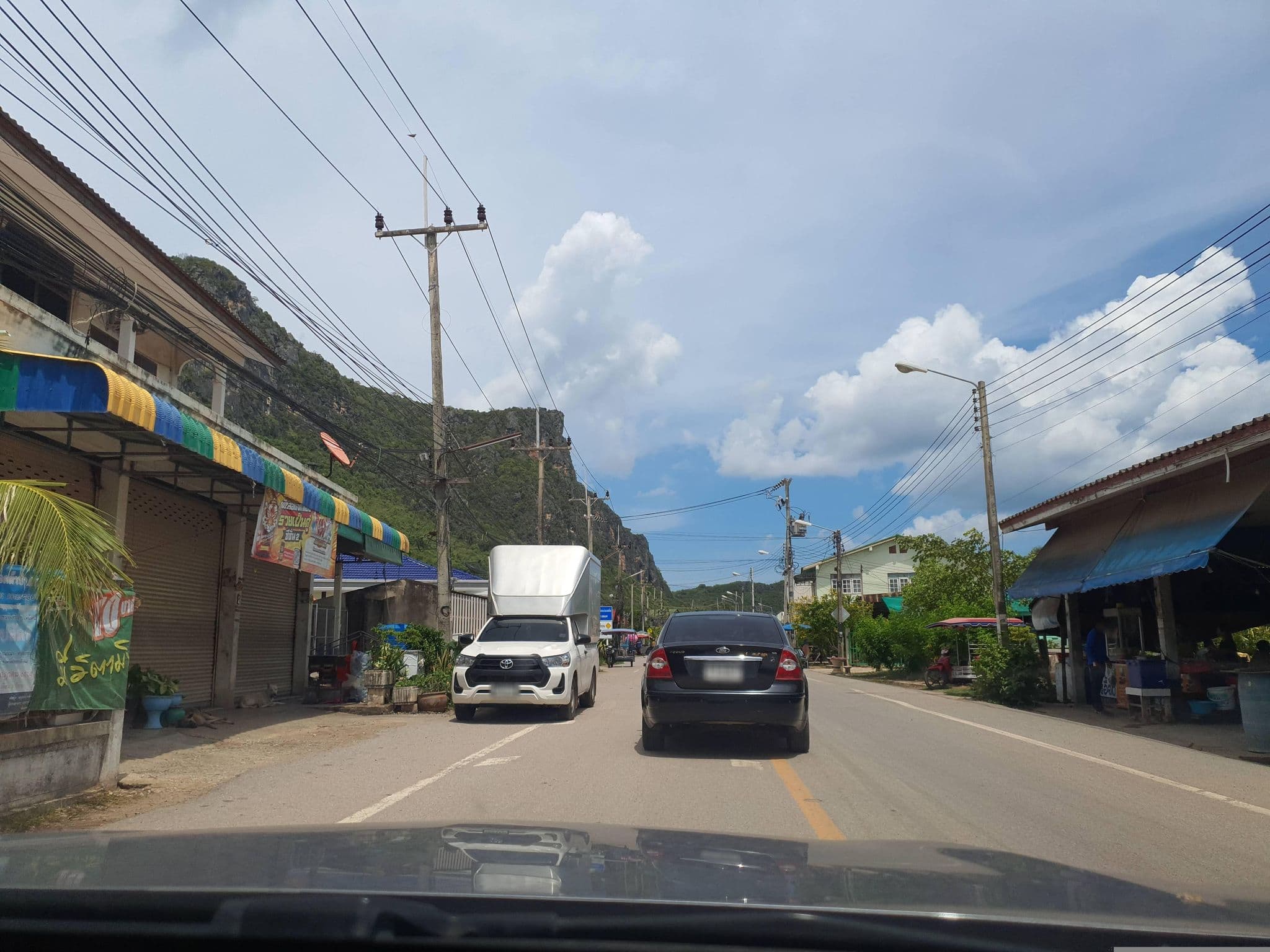 Street view near Aoi Noi Beach Resort, Prachuap Khiri Khan — © jrcarlsen (CC BY-SA · Mapillary)