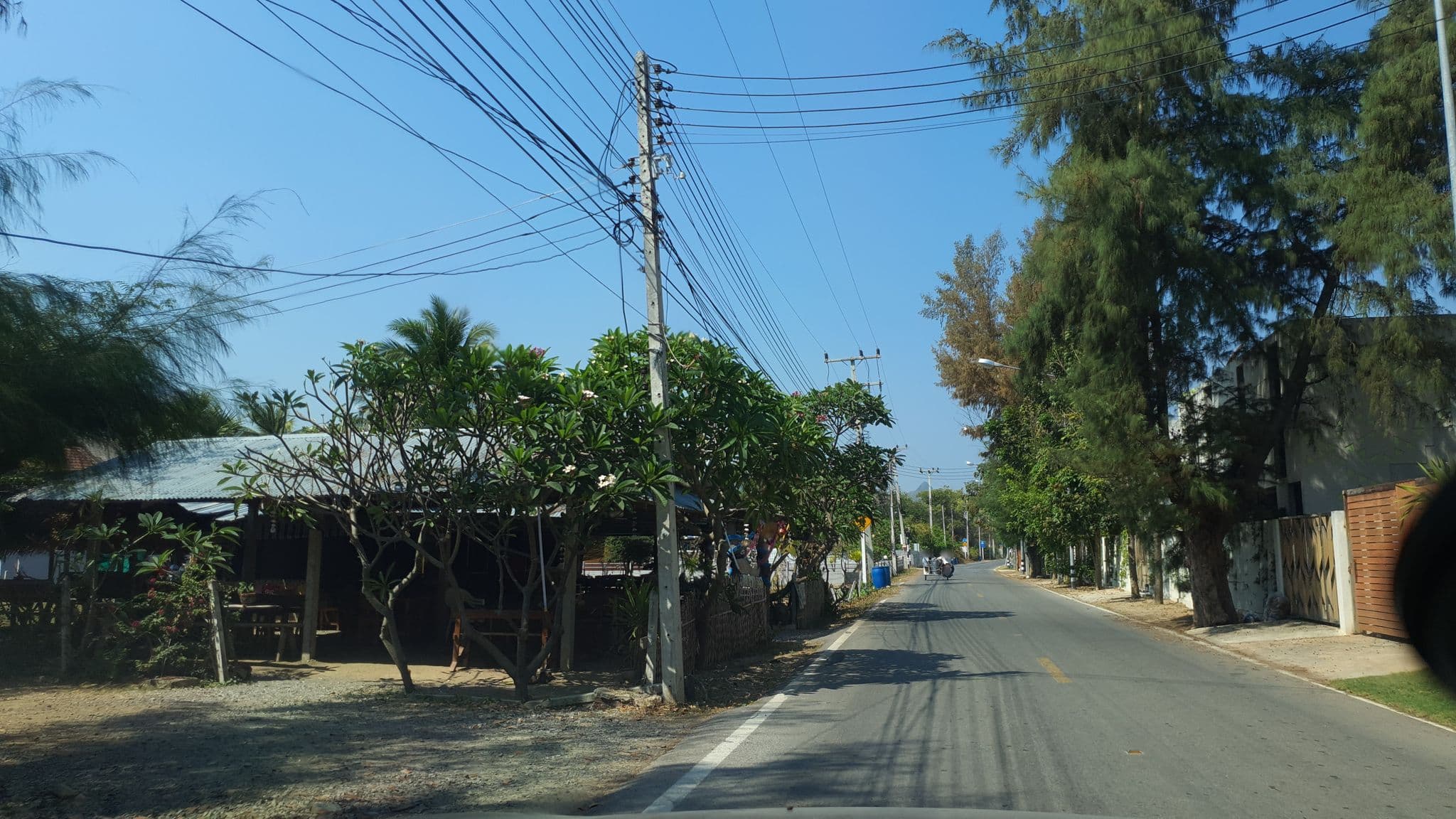 Street view near 300 YOD BEACHFRONT VILLA, Sam Roi Yot — © jrcarlsen (CC BY-SA · Mapillary)