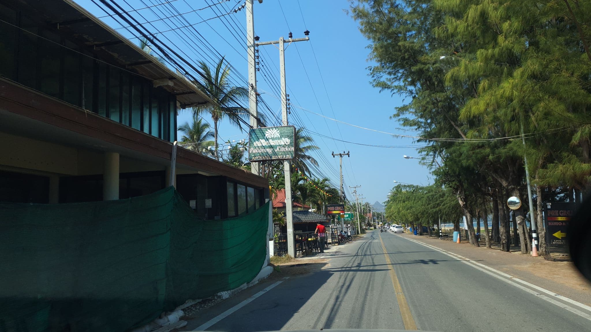 Street view near สามร้อยยอด บีช รีสอร์ท (Sam Roi Yod beach), Sam Roi Yot — © jrcarlsen (CC BY-SA · Mapillary)