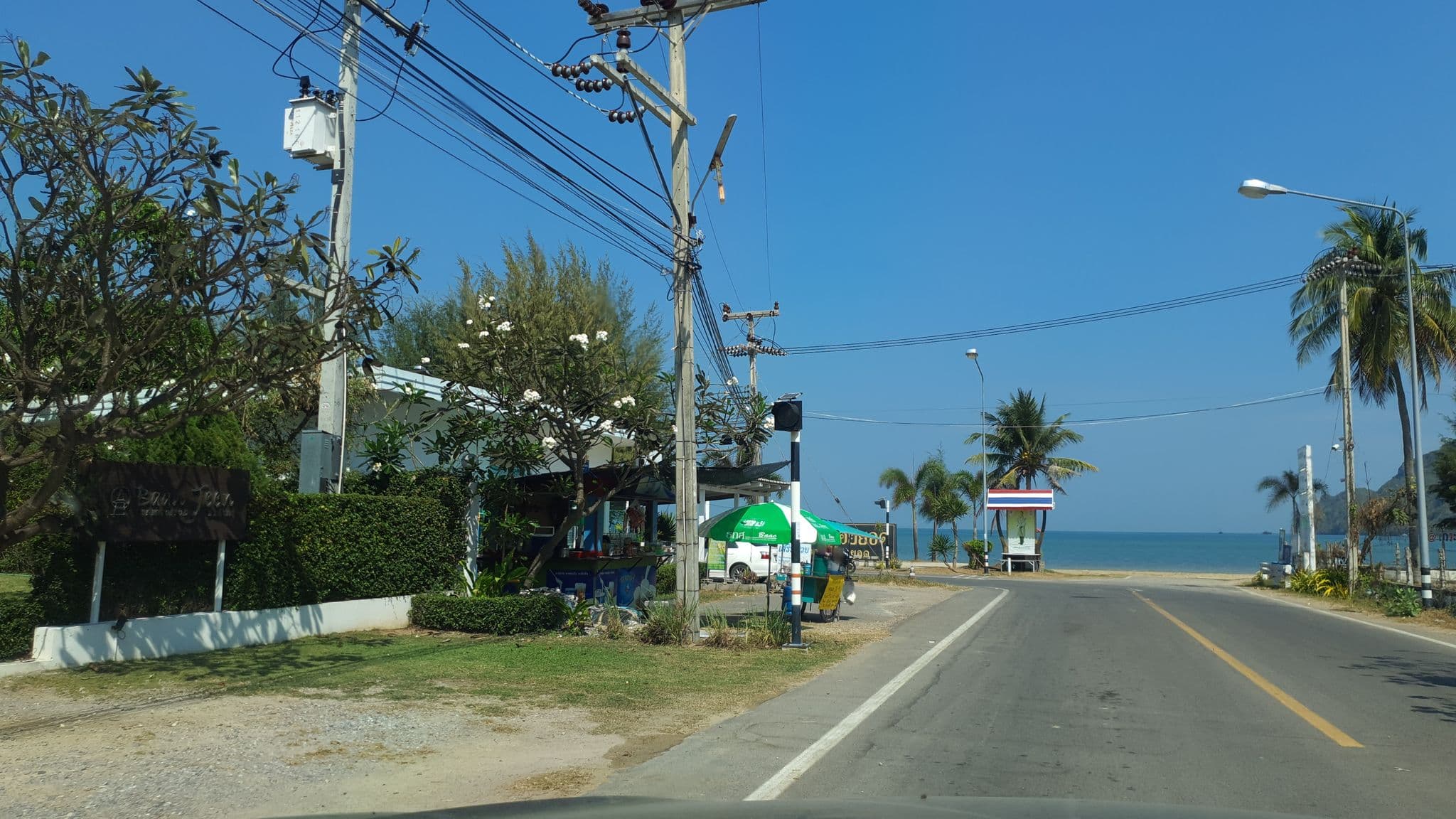 Street view near Baan Jeen Samroiyod Beach, Sam Roi Yot — © jrcarlsen (CC BY-SA · Mapillary)