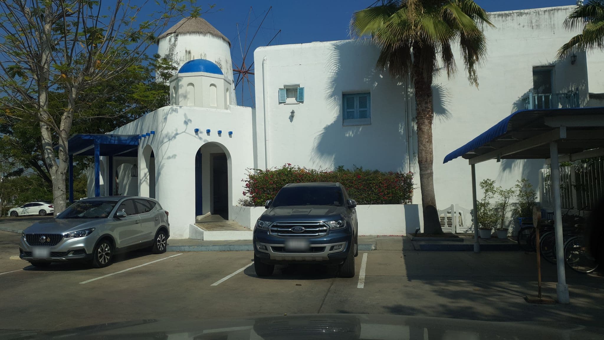 Street view near Santorini Park 'Stay', Cha-am — © jrcarlsen (CC BY-SA · Mapillary)