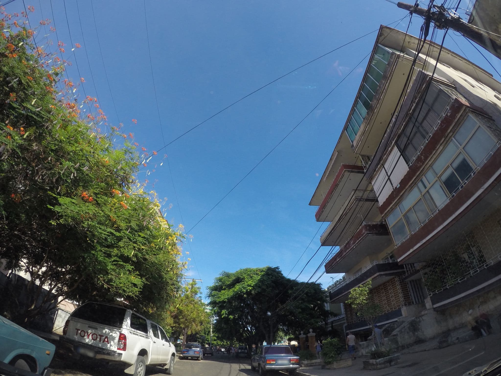 Street view near Apartamento Alfo, Vedado