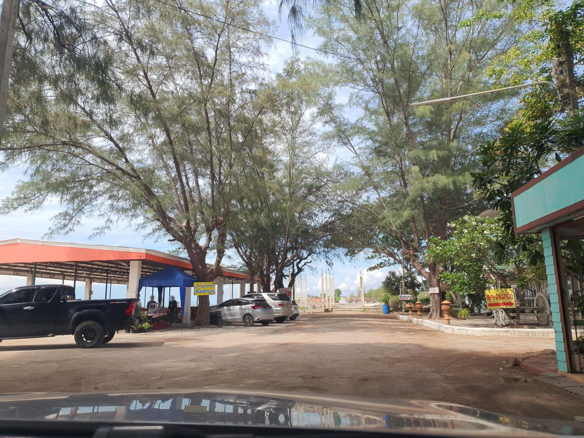 Street view near ปึกเตียนวิลล่า, Tha Yang — © jrcarlsen (CC BY-SA · Mapillary)
