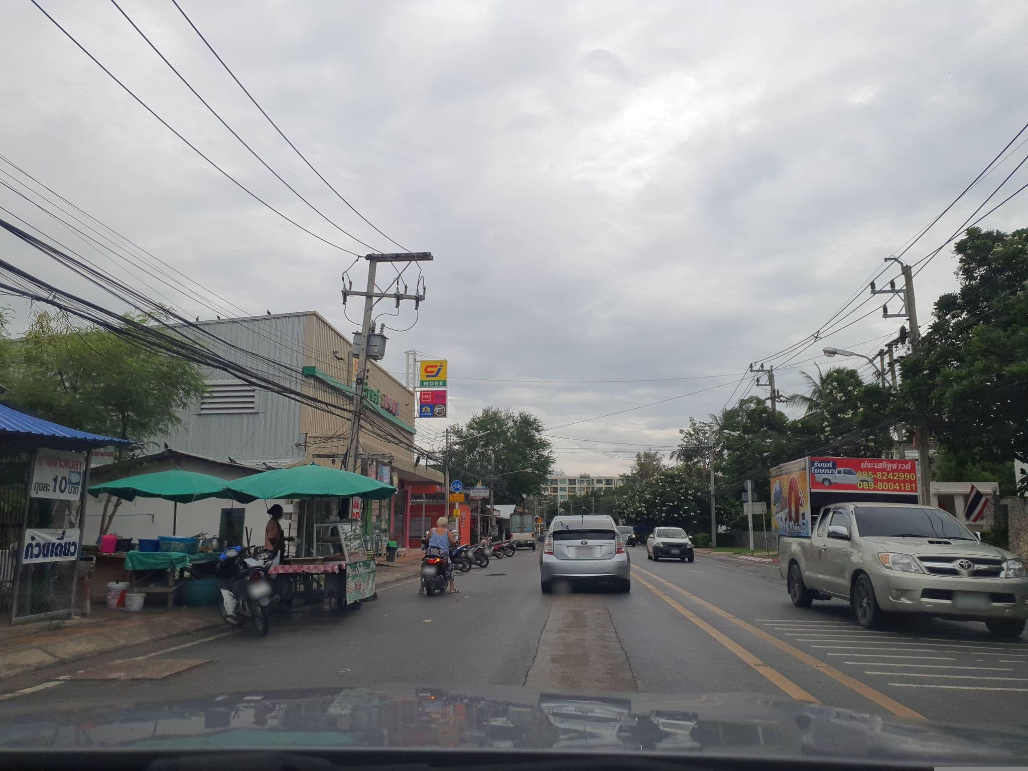 Street view near เขาตะเกียบ วัด, Hua Hin — © jrcarlsen (CC BY-SA · Mapillary)