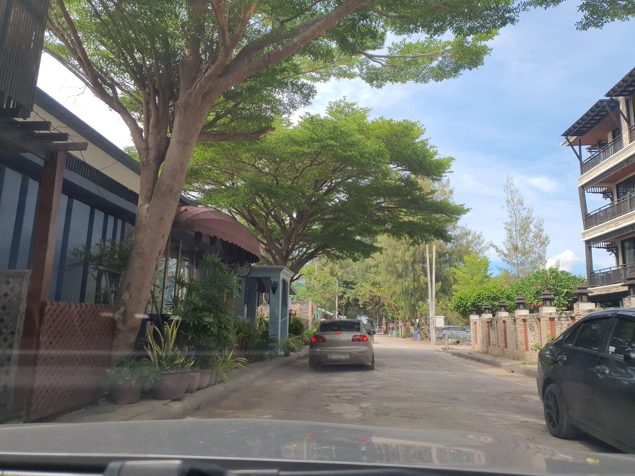 Street view near Room1402@Puktien Beach Resort, Tha Yang — © jrcarlsen (CC BY-SA · Mapillary)