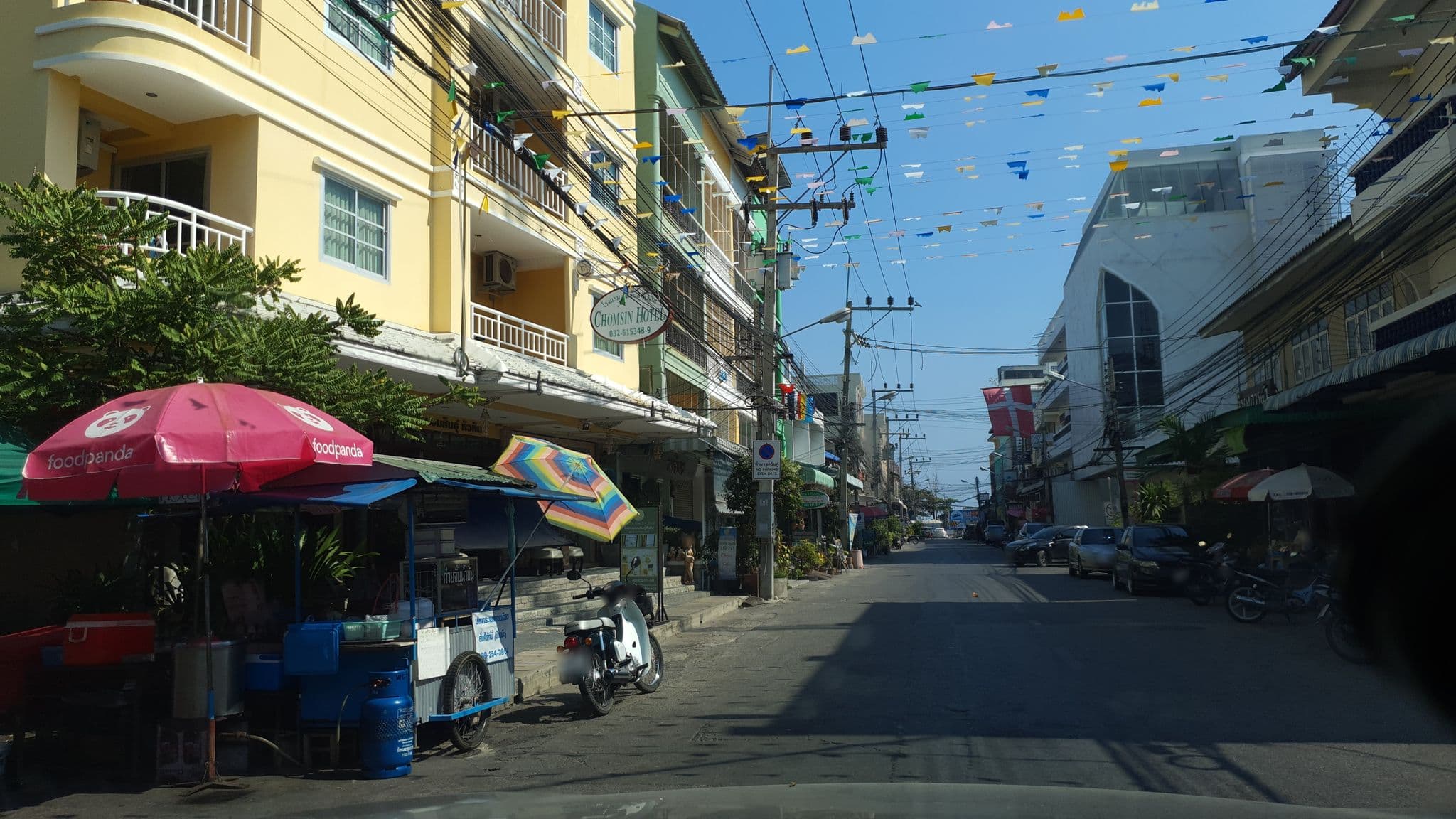 Street view near Chomsin hua-hin, Hua Hin — © jrcarlsen (CC BY-SA · Mapillary)