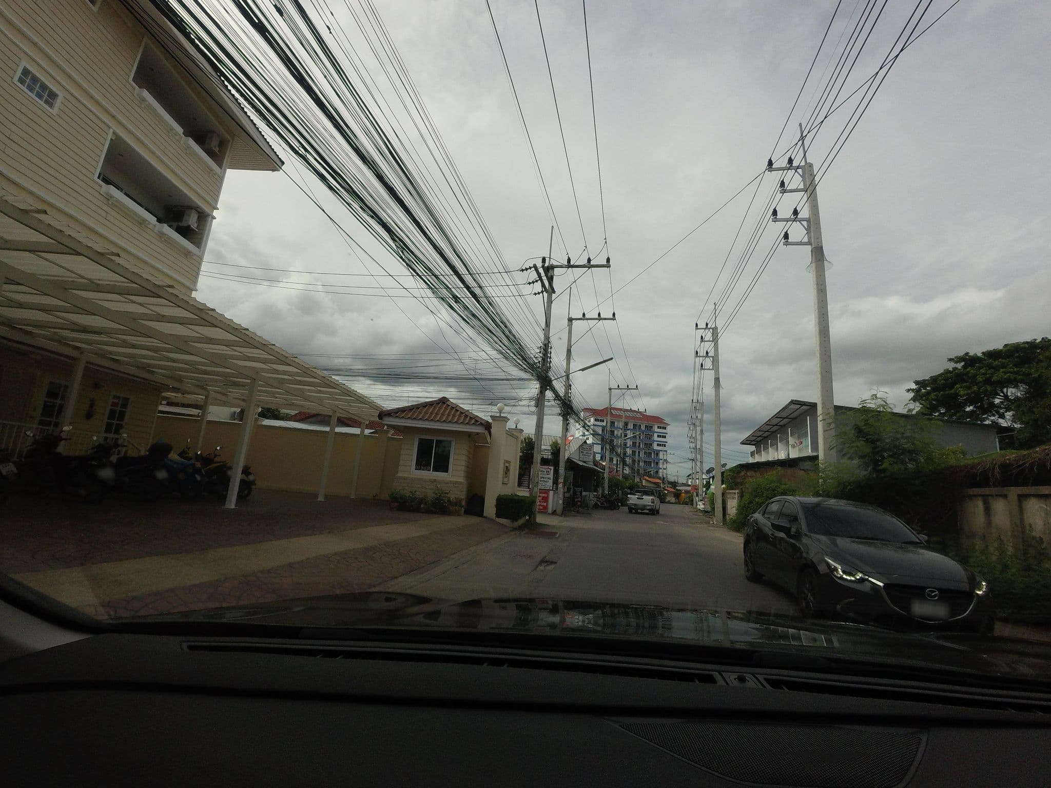 Street view near Baan Weerut, Hua Hin — © mishari (CC BY-SA · Mapillary)