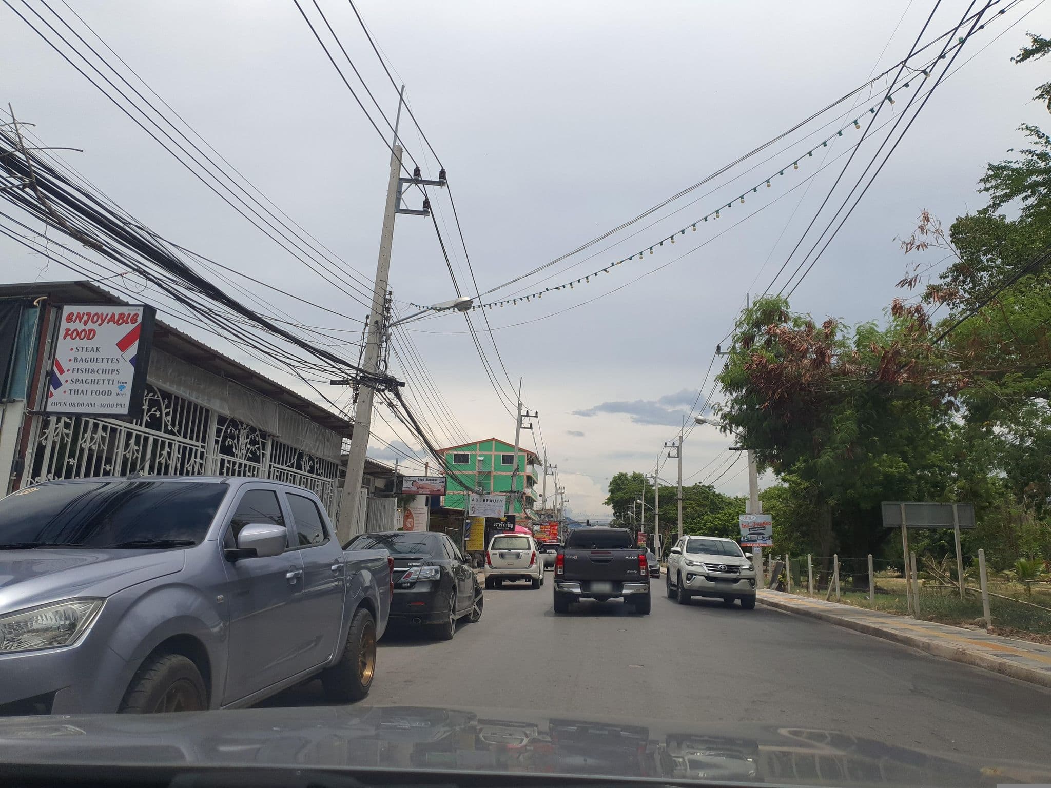 Street view near บ้านลานสวน รีสอร์ท, Cha-am — © jrcarlsen (CC BY-SA · Mapillary)