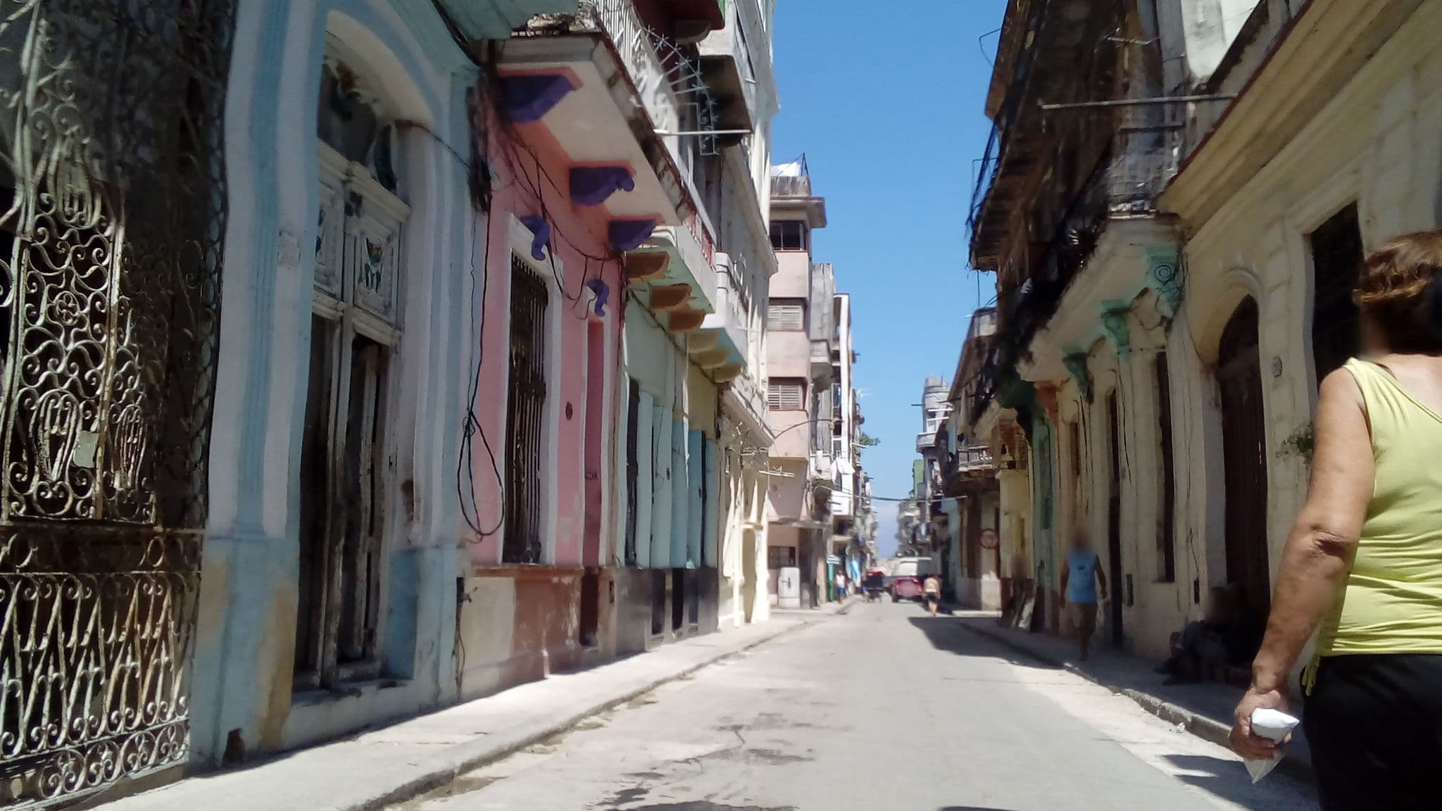 Street view near Casa Wagner, Centro Habana
