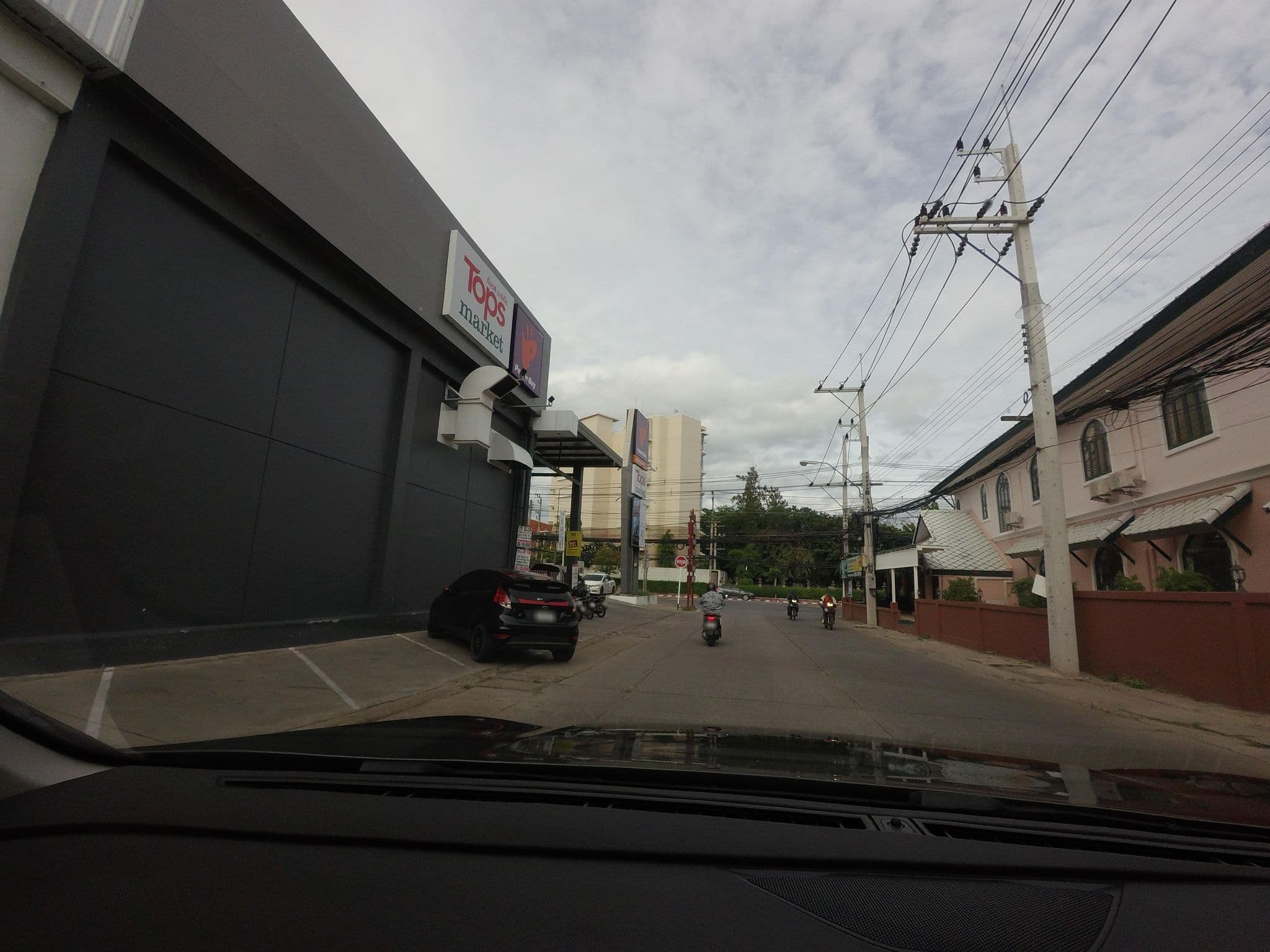 Street view near บ้านอรศา, Hua Hin — © mishari (CC BY-SA · Mapillary)