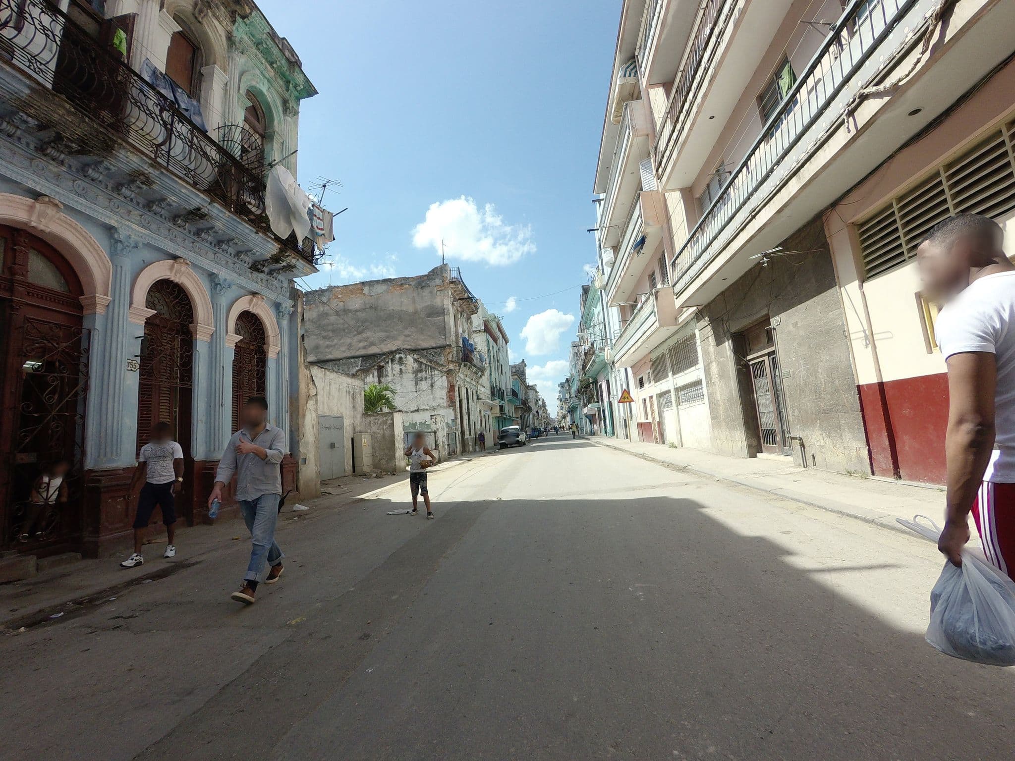 Street view near Old Havana Inn, Centro Habana