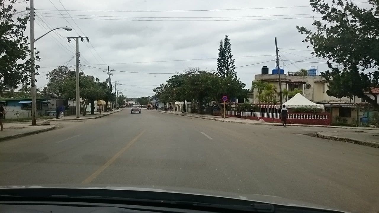 Street view near Casa Adriana, Guanabo