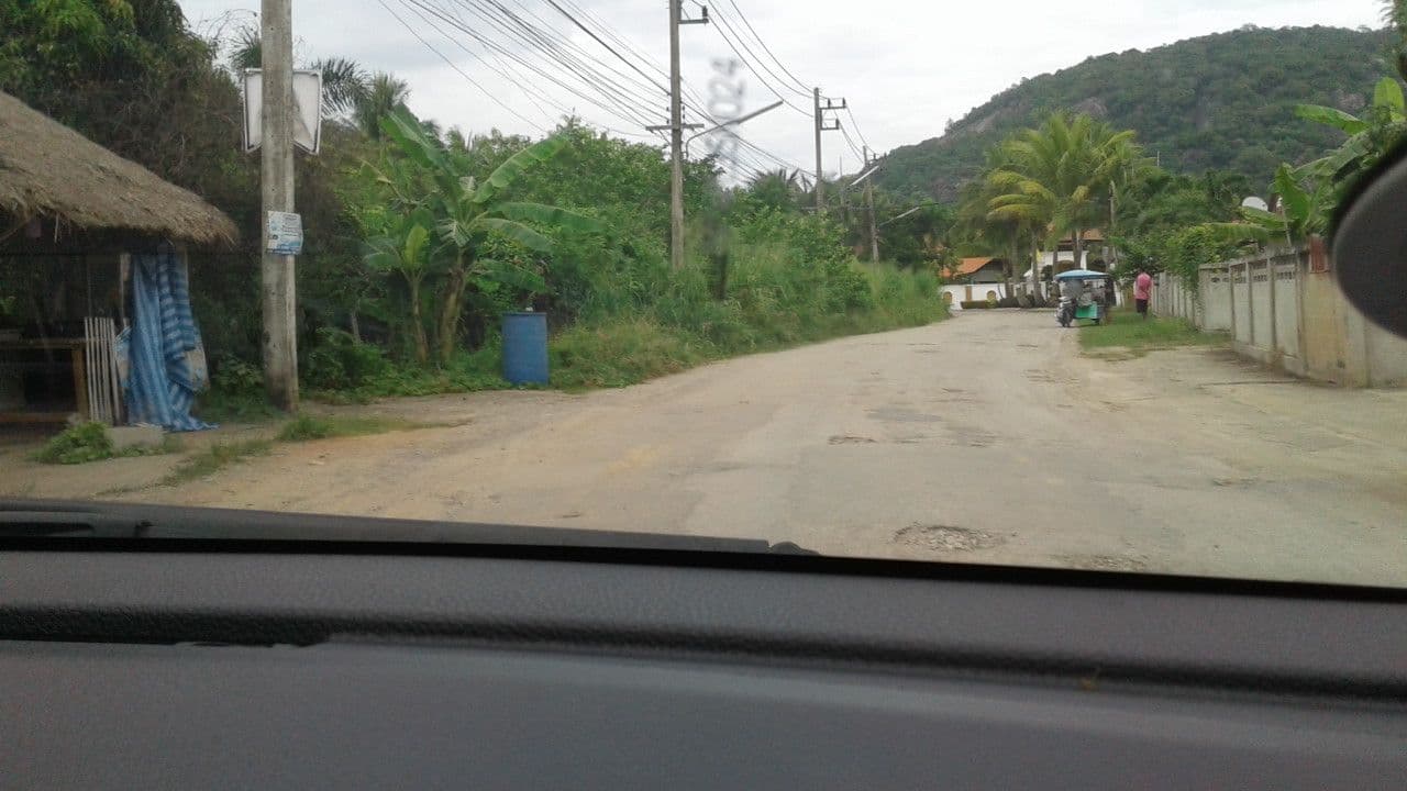 Street view near Phet's Thai style Guesthouse, Fruit & Restaurant, Pran Buri — © rariyaso (CC BY-SA · Mapillary)
